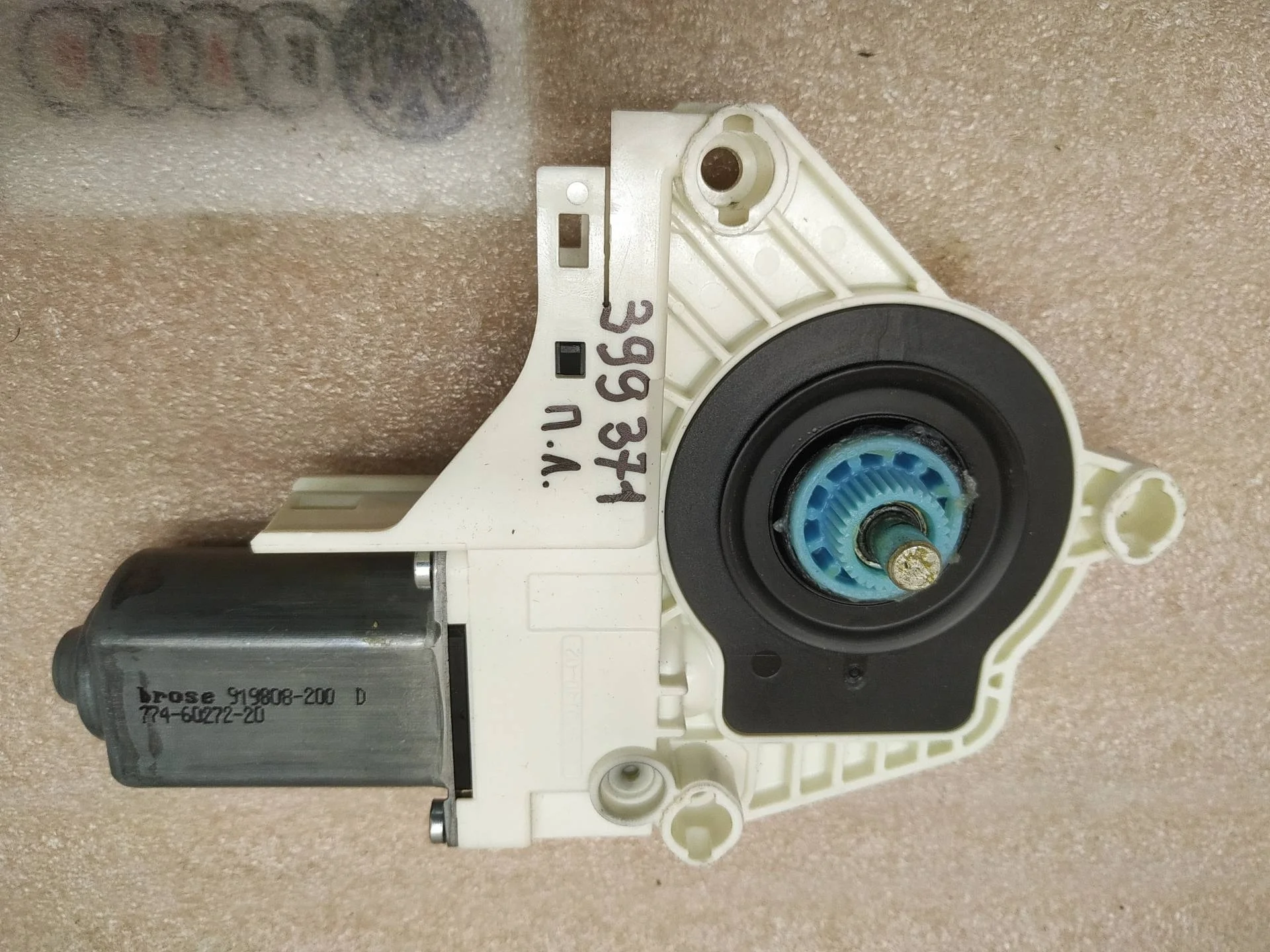 Моторчик стеклоподъемника двери Volkswagen Touareg 2 7P6 2011