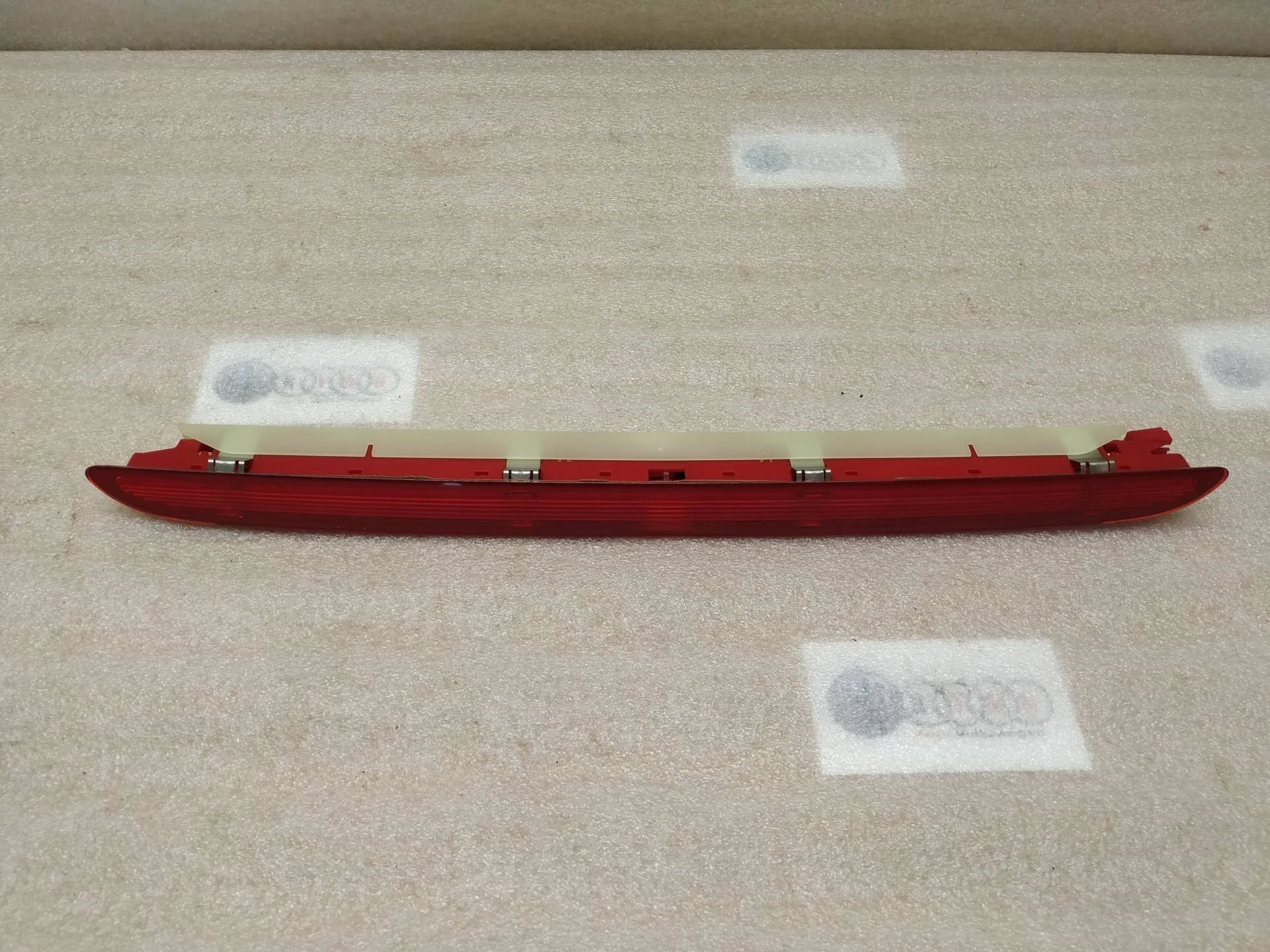 фонарь крышки багажника Volkswagen Touareg 2 7P6 2012