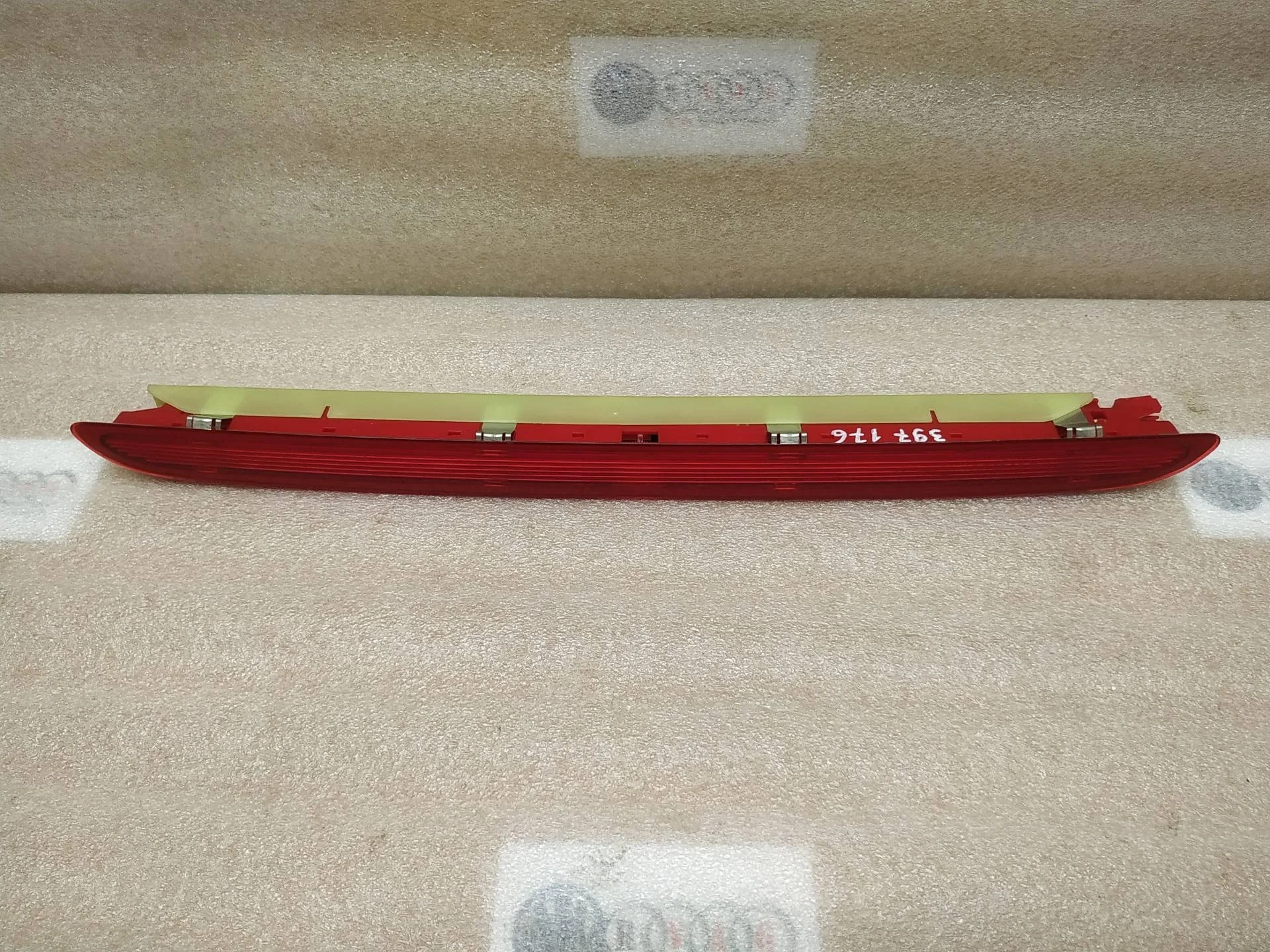 фонарь крышки багажника Volkswagen Touareg 2 7P6 2011