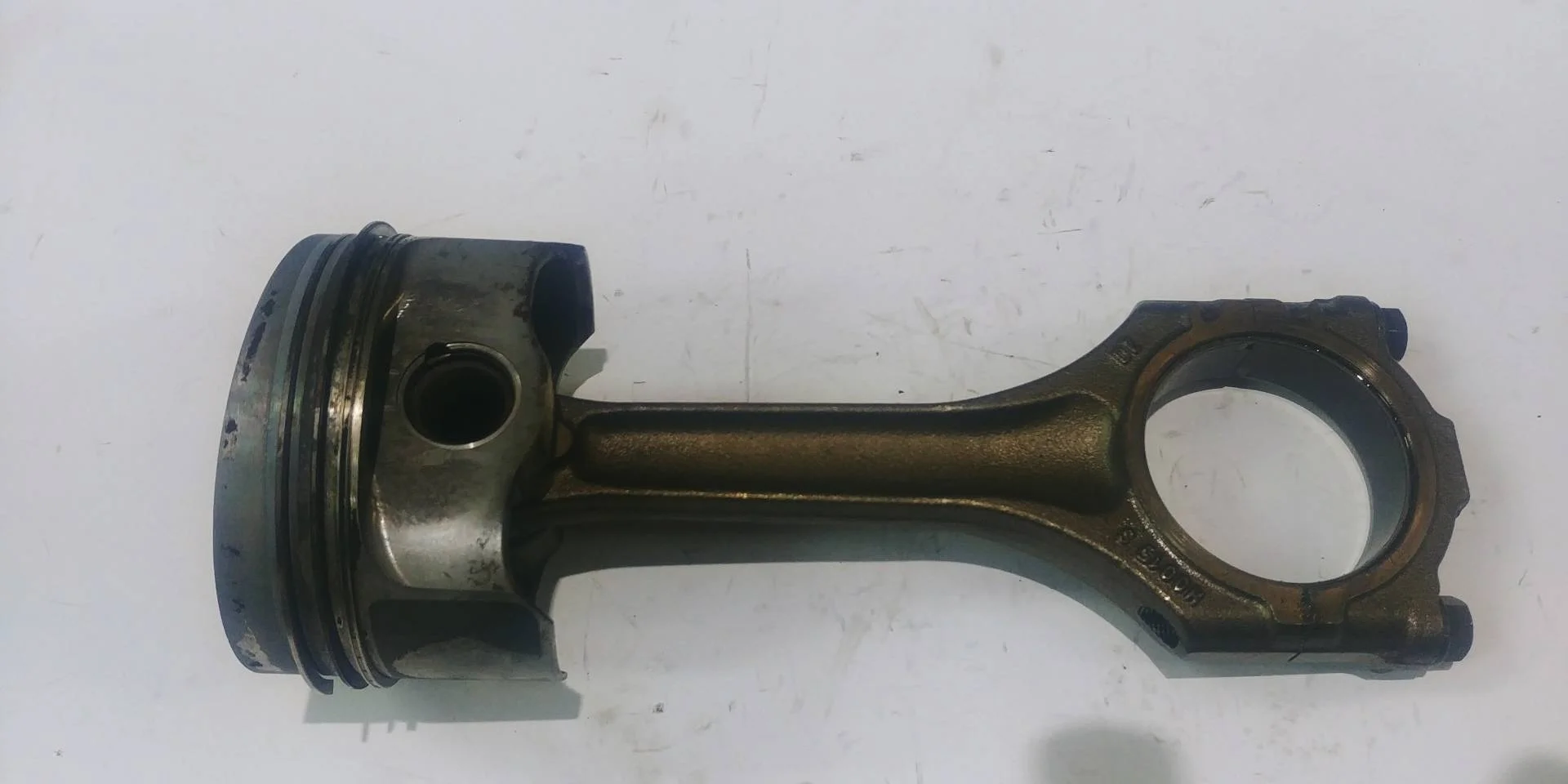 поршень Volkswagen Touareg 2 7P6 2011