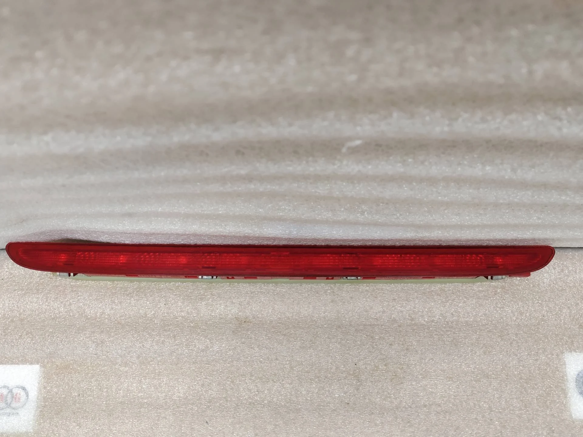 фонарь крышки багажника Volkswagen Touareg 2 7P6 2011