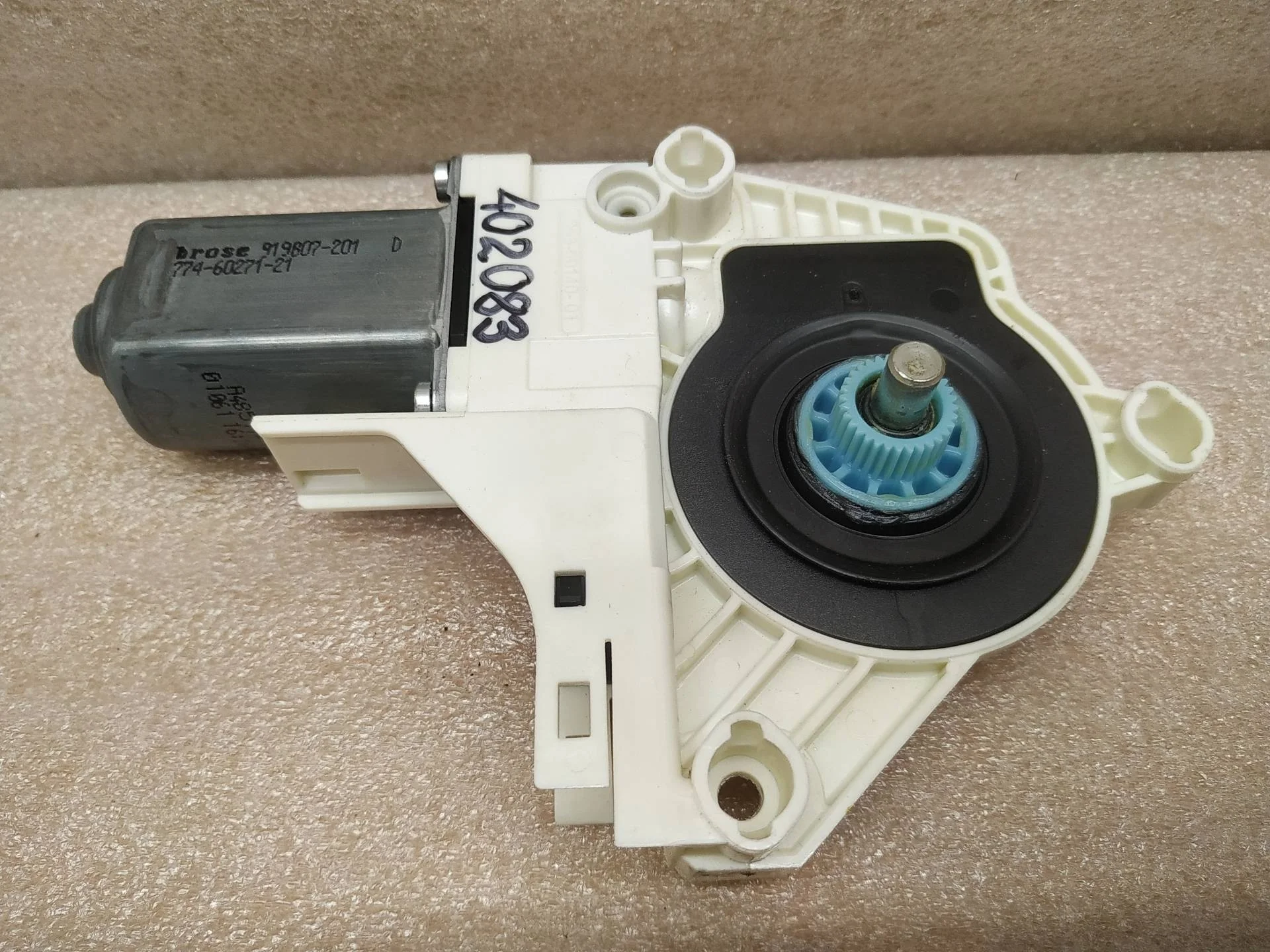 Моторчик стеклоподъемника двери Volkswagen Touareg 2 7P6 2011