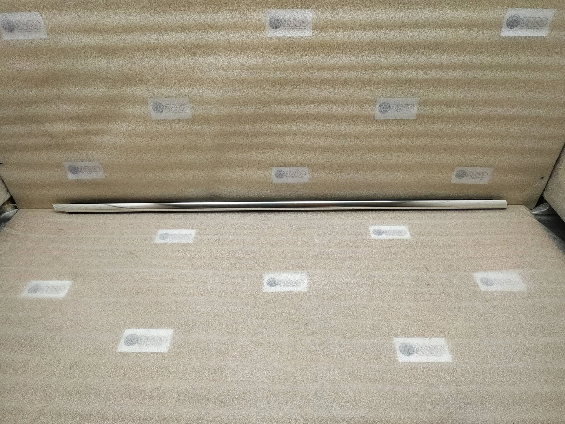 молдинг двери передней правой Volkswagen Touareg 2 7P6 2011