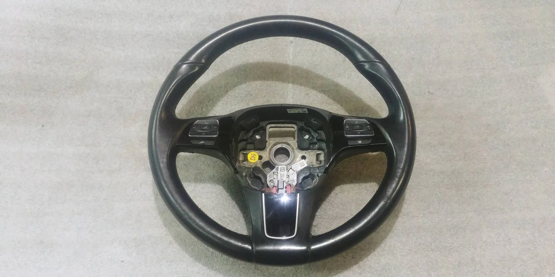 руль Volkswagen Touareg 2 7P6 2011