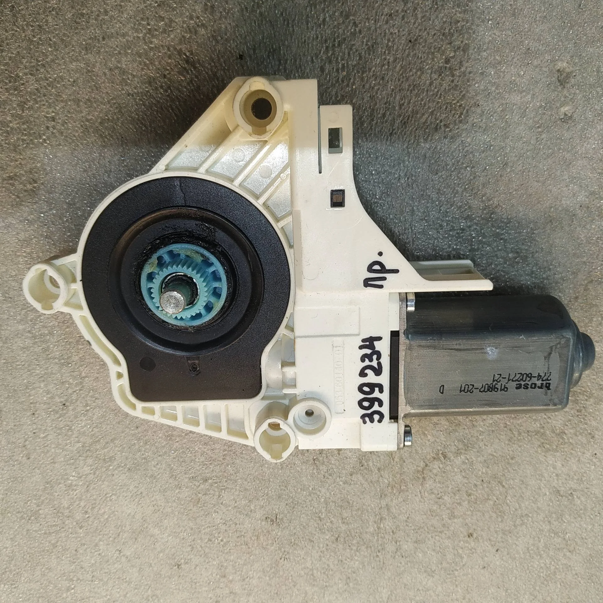 Моторчик стеклоподъемника двери Volkswagen Touareg 2 7P6 2011