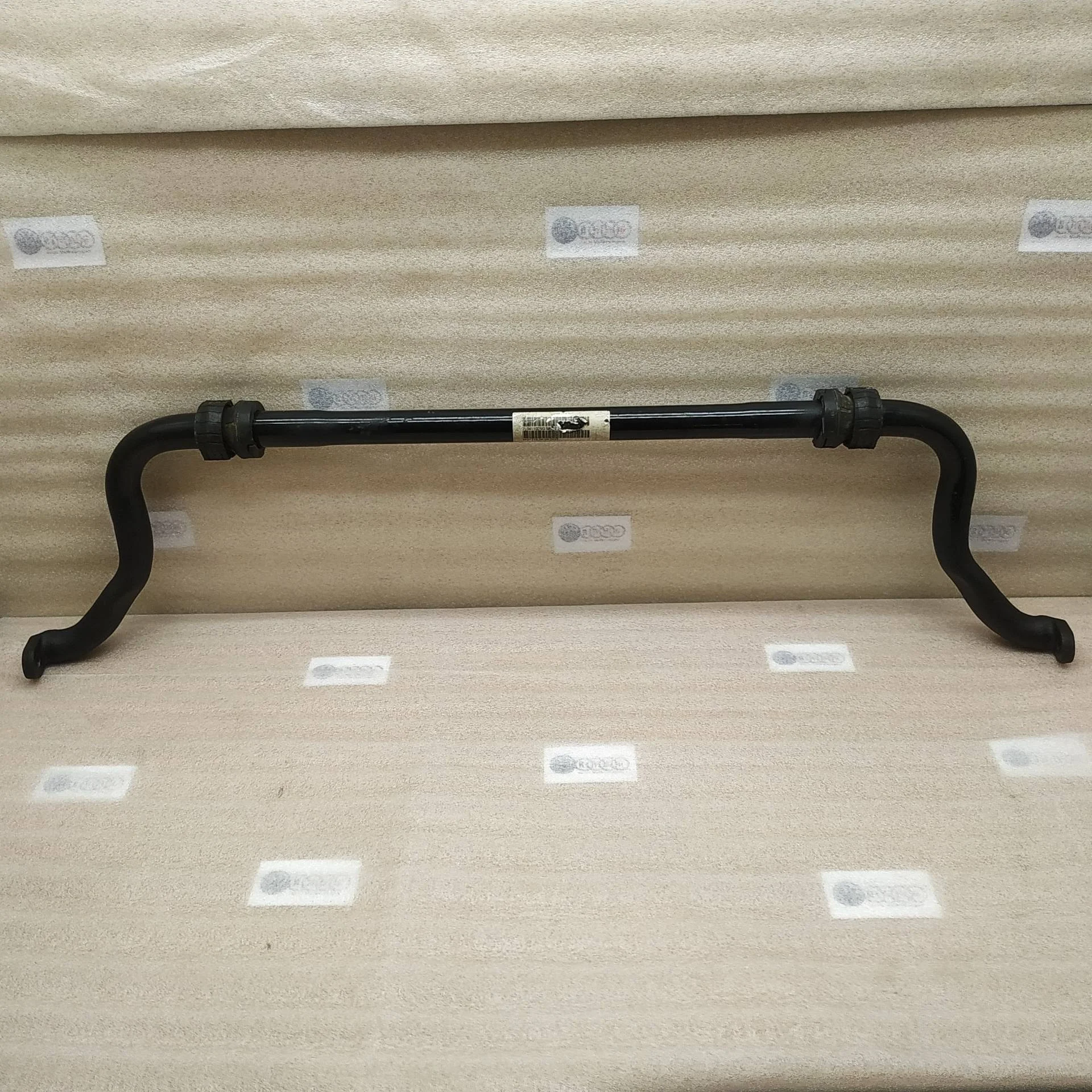 стабилизатор передний Volkswagen Touareg 2 7P6 2011