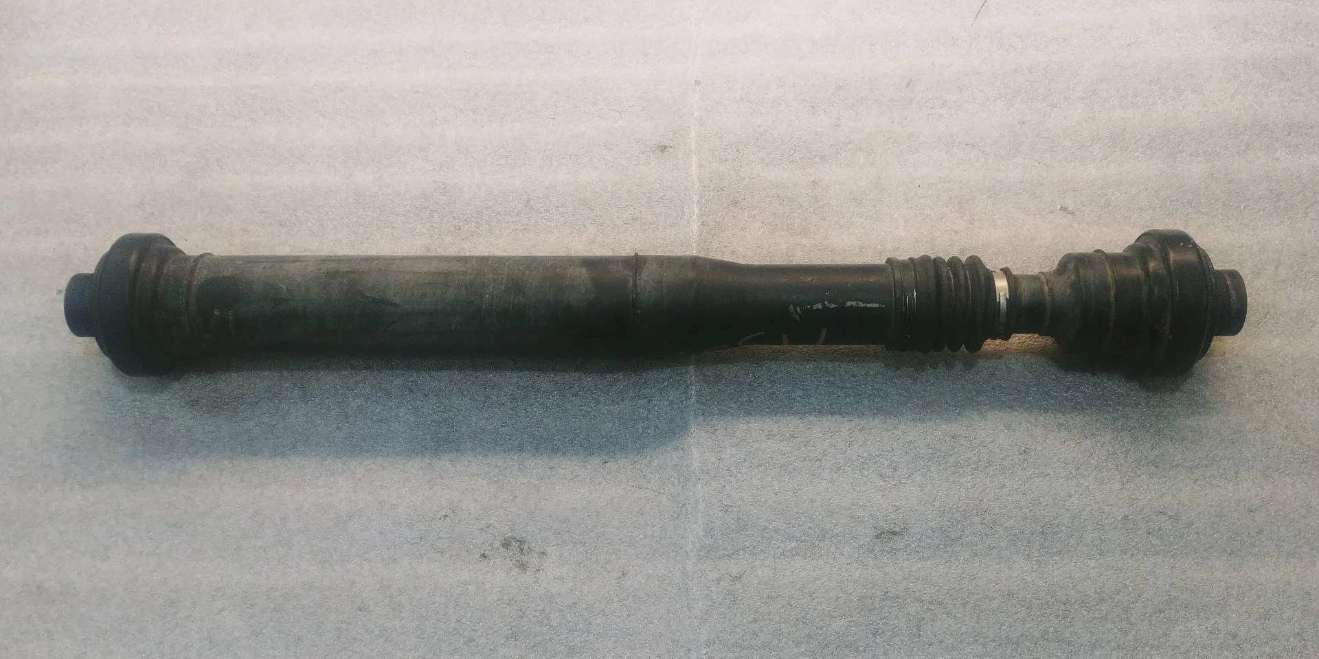 карданный вал передний Volkswagen Touareg 2 7P6 2011