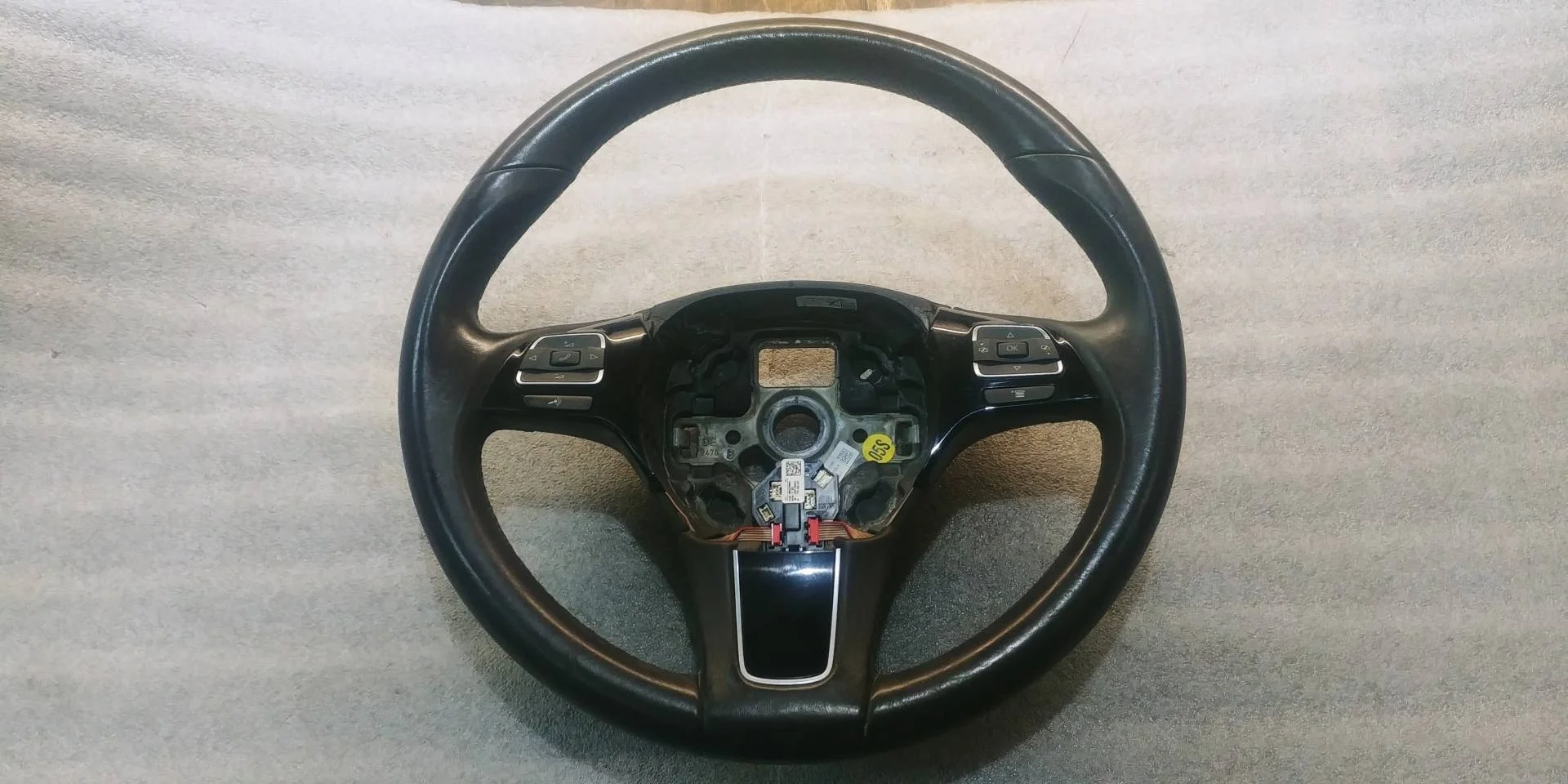 руль Volkswagen Touareg 2 7P6 2011