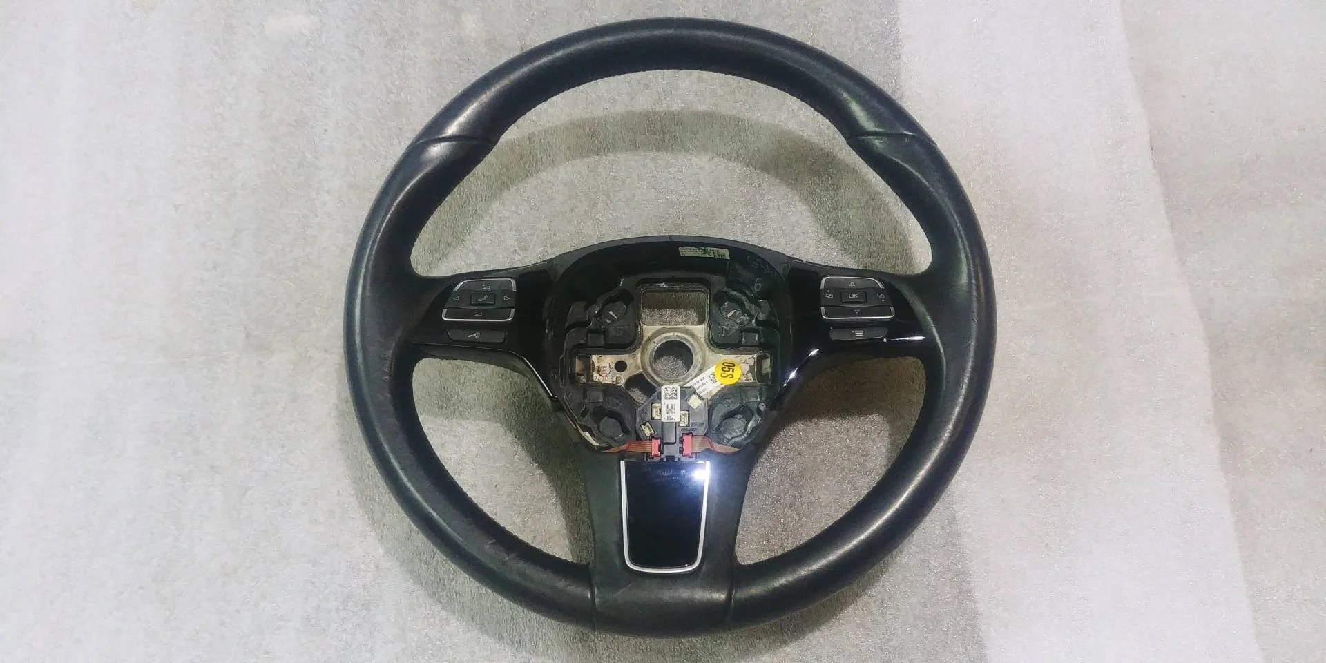 руль Volkswagen Touareg 2 7P6 2012