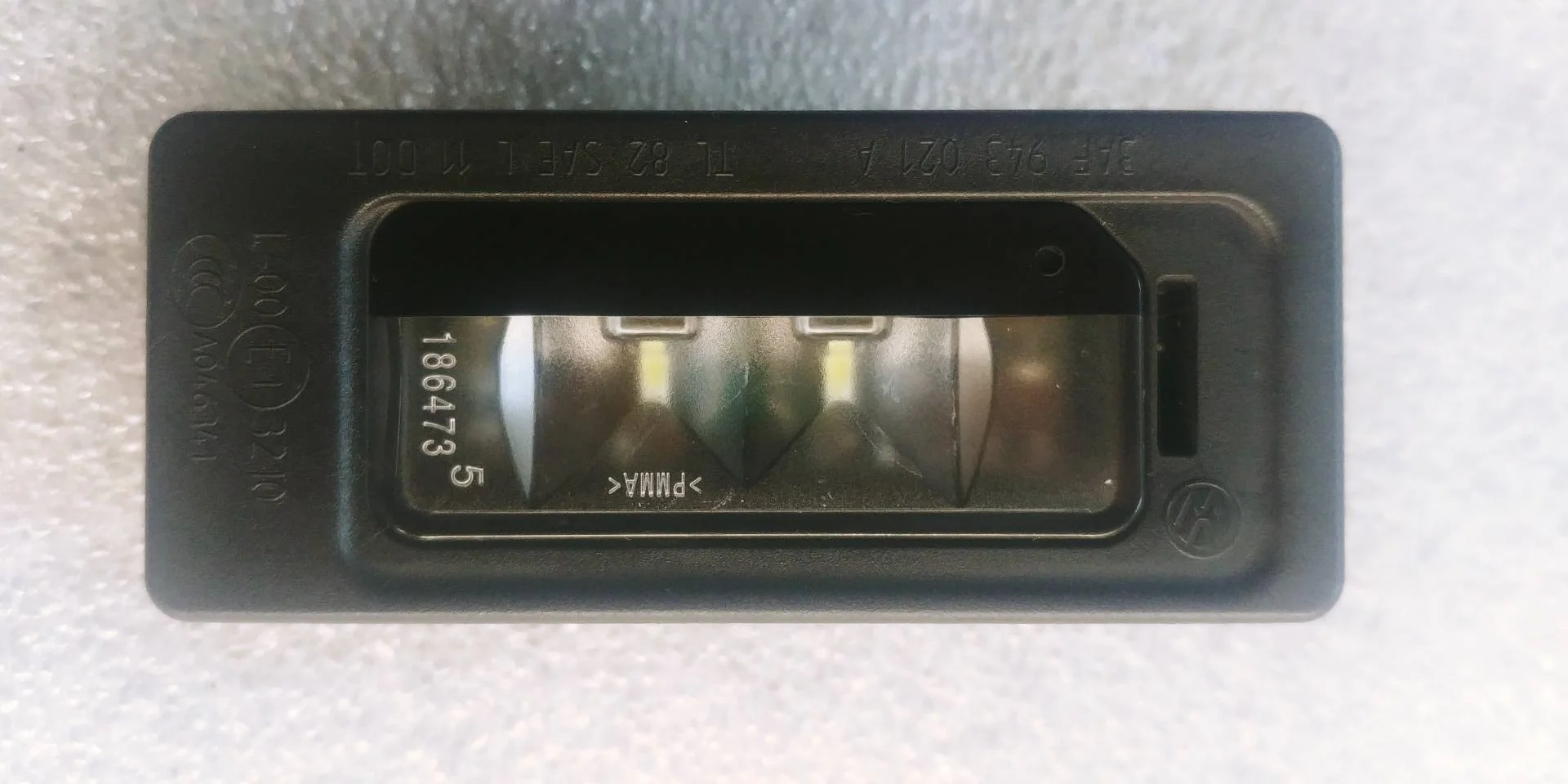 подсветка номера Volkswagen Touareg 2 7P6 2014