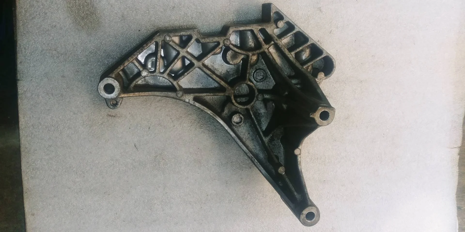 кронштейн двигателя правый Volkswagen Tiguan  2011