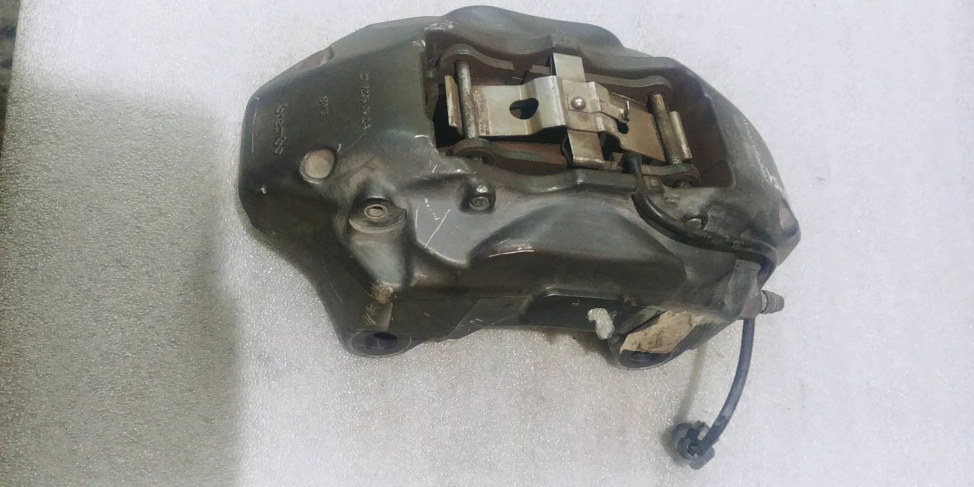 суппорт тормозной передний правый Volkswagen Touareg 2 7P6 2012