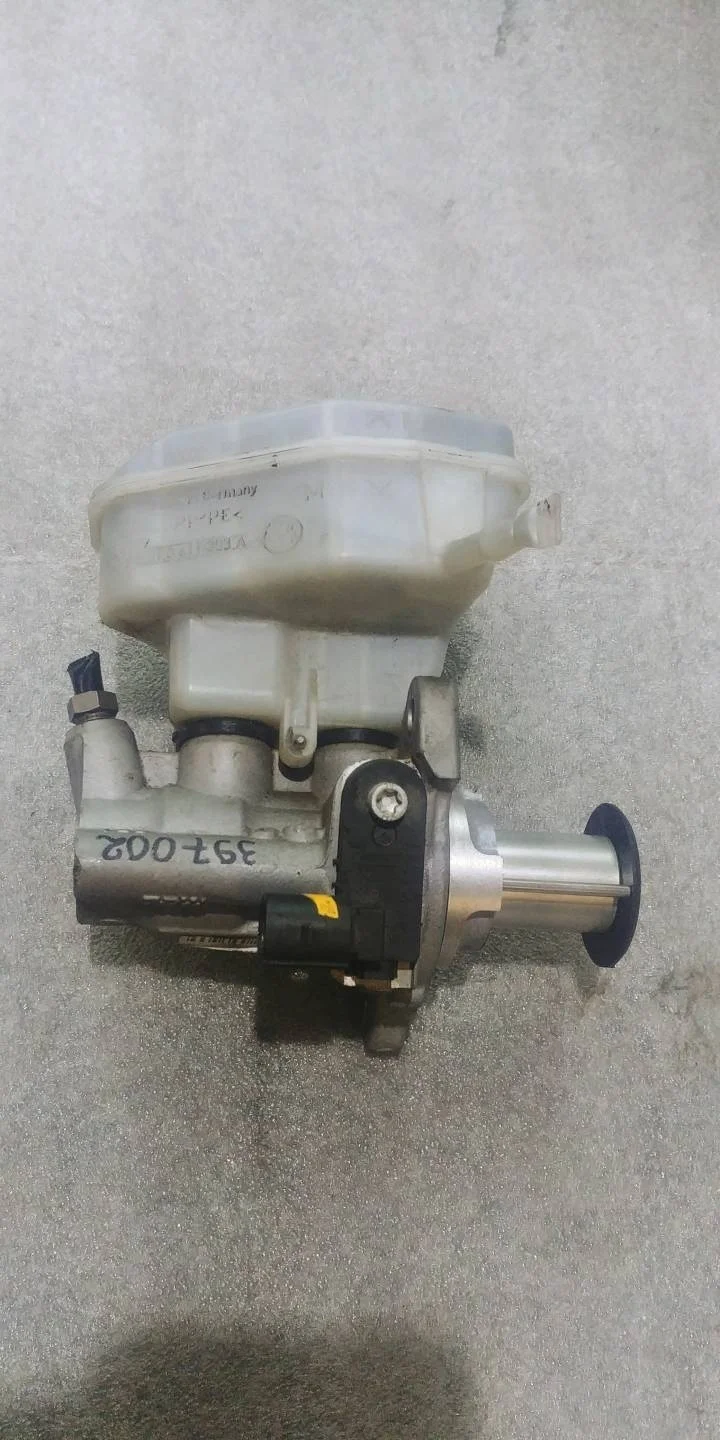 Главный тормознй цилиндр Volkswagen Touareg 2 7P6 2011