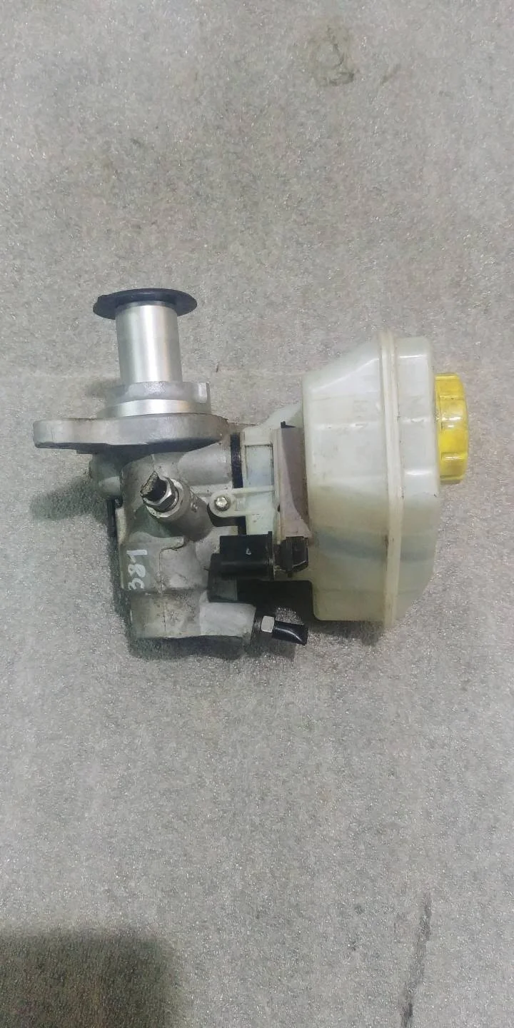Главный тормознй цилиндр Volkswagen Touareg 2 7P6 2012