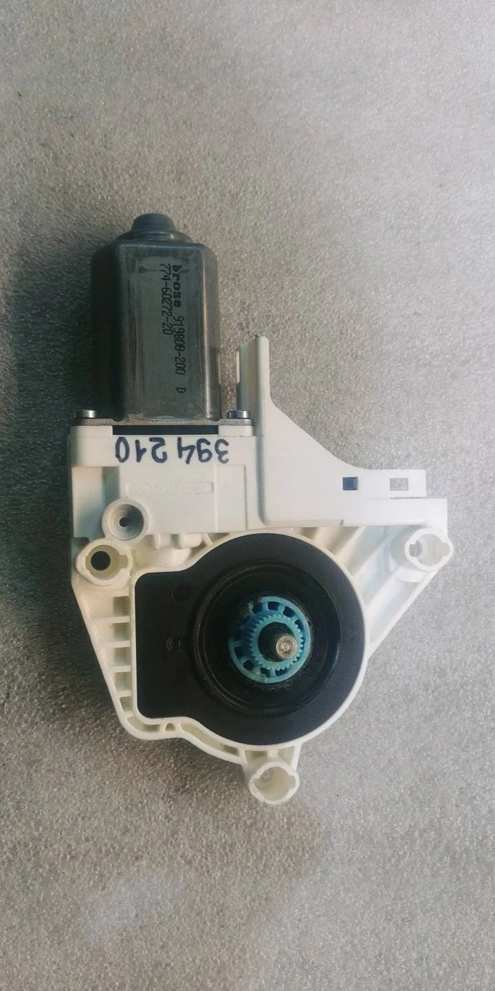 Моторчик стеклоподъемника двери Volkswagen Touareg 2 7P6 2012