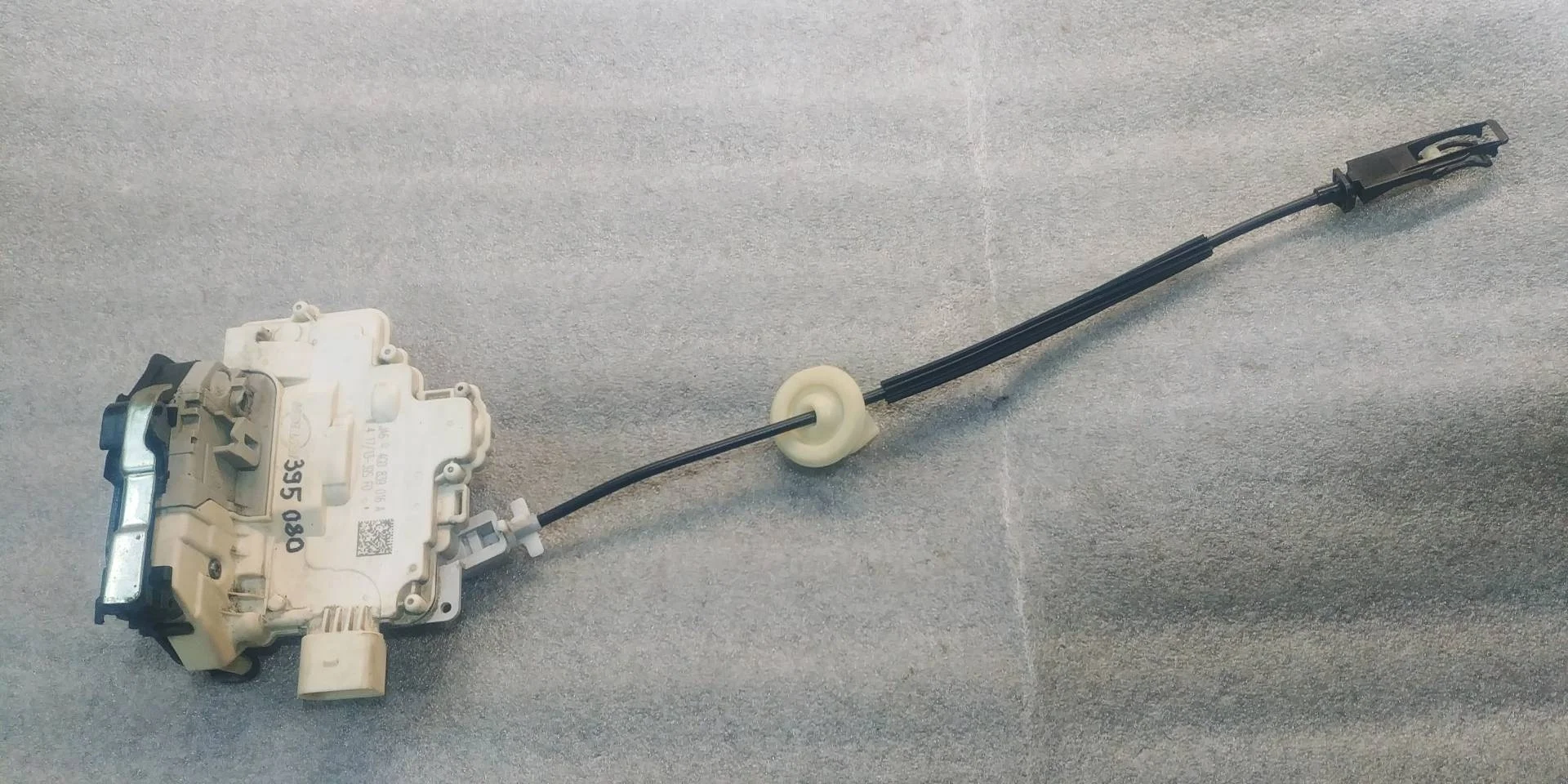 замок двери задней правой Volkswagen Touareg 2 7P6 2013