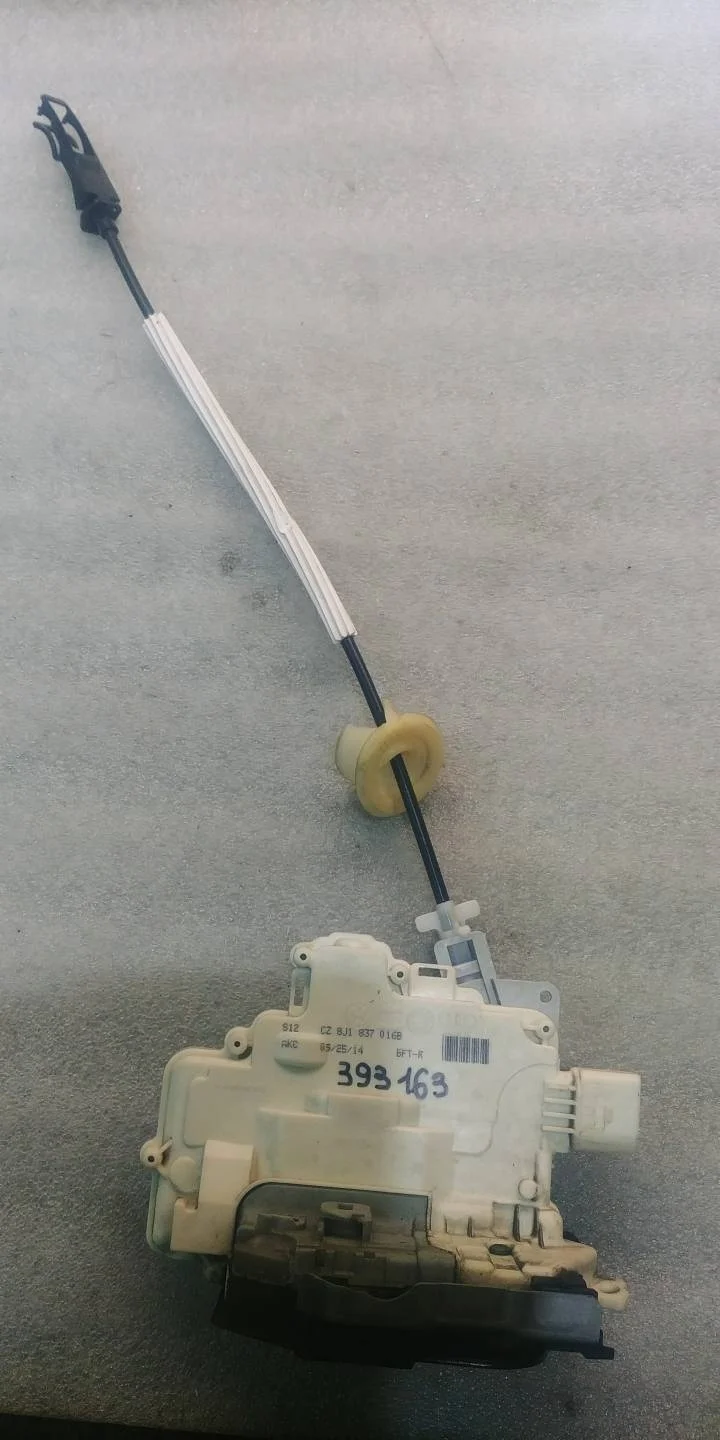 замок двери передней правой Volkswagen Touareg 2 7P6 2015