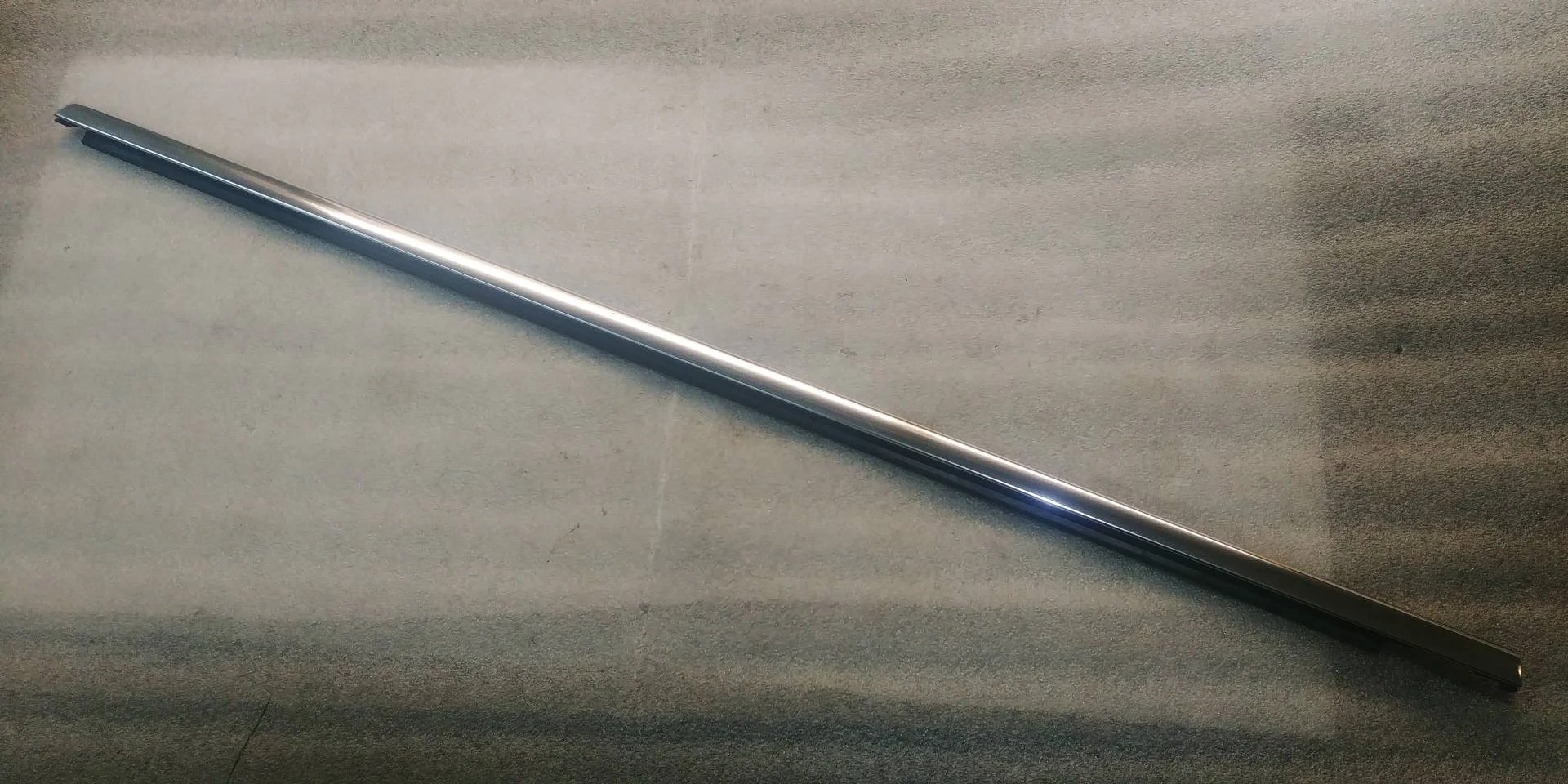 молдинг двери задней правой Volkswagen Touareg 2 7P6 2012