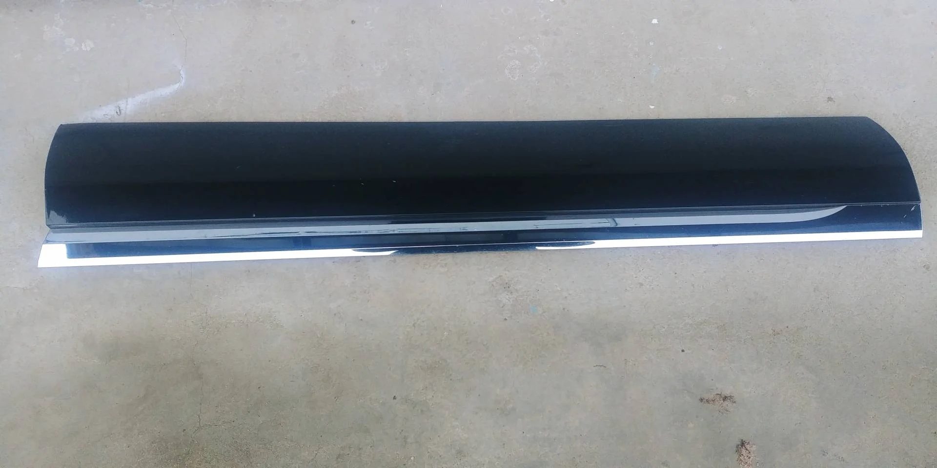 накладка двери передней левой Volkswagen Touareg 2 7P6 2012