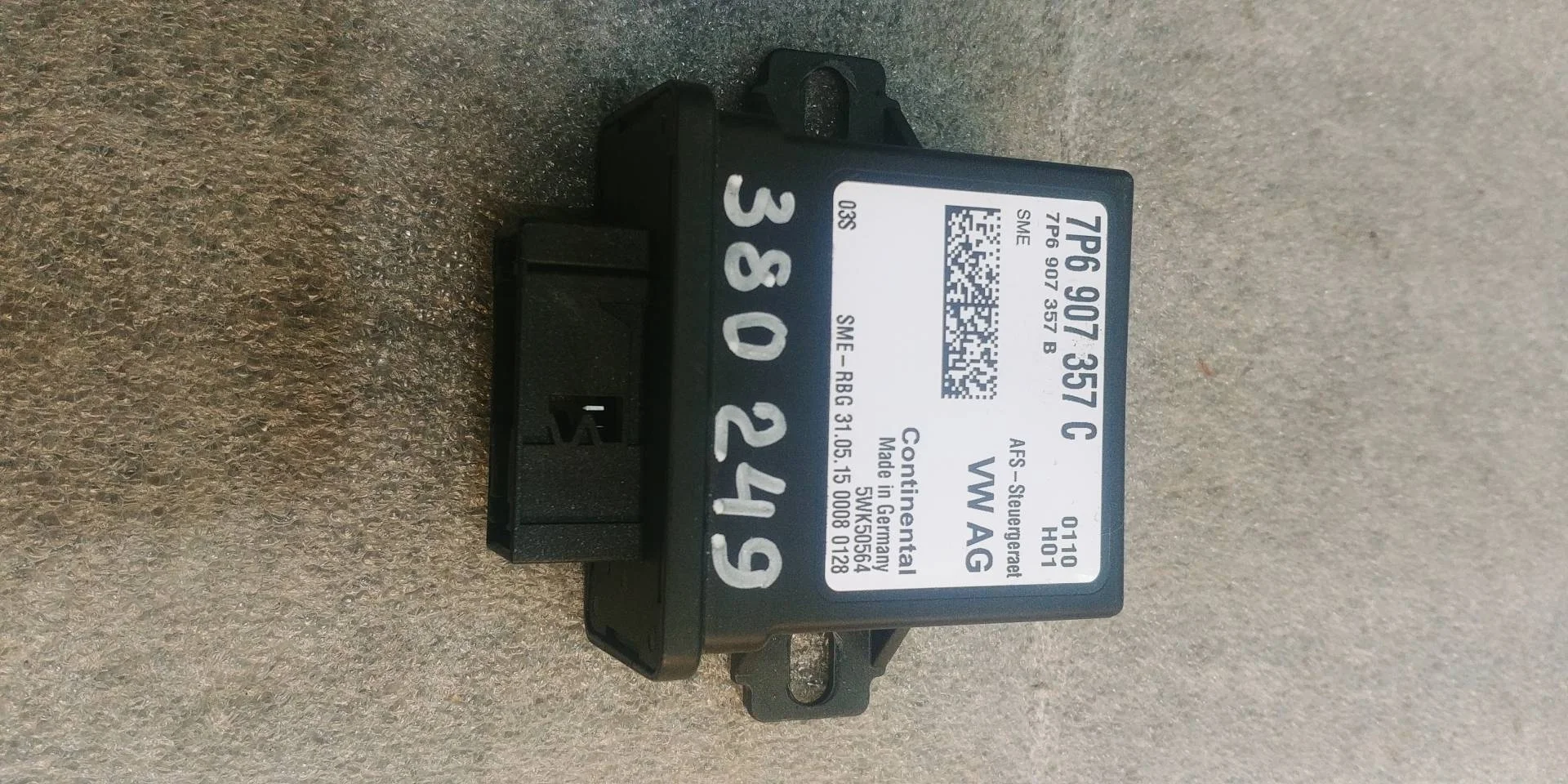 блок регулировки угла наклона фар Volkswagen Touareg 2 7P6 2016