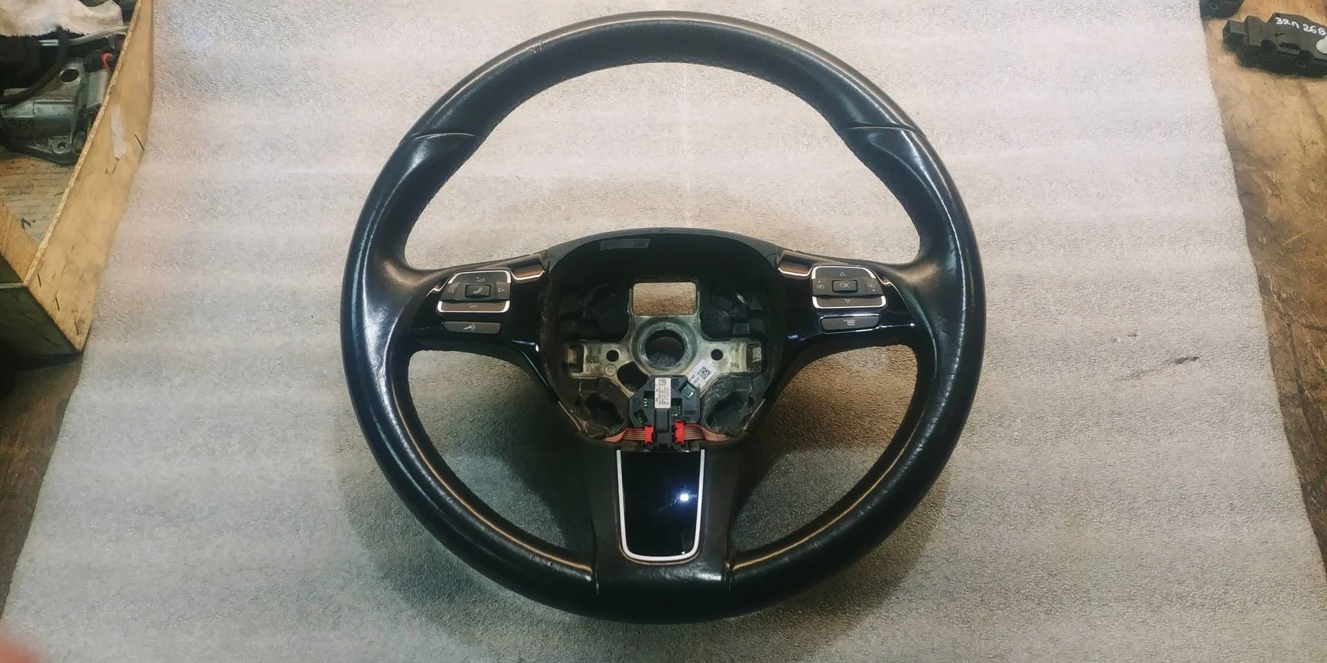 руль Volkswagen Touareg 2 7P6 2016