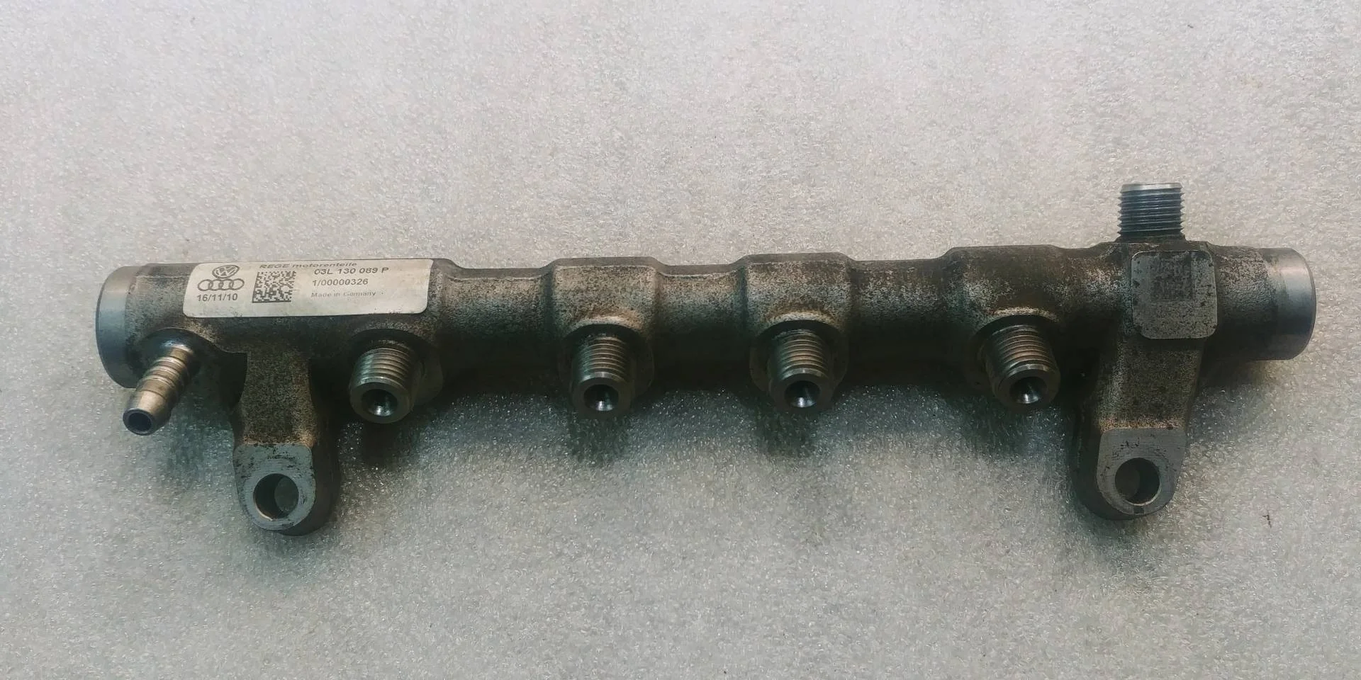 топливная рампа Volkswagen Tiguan  2011