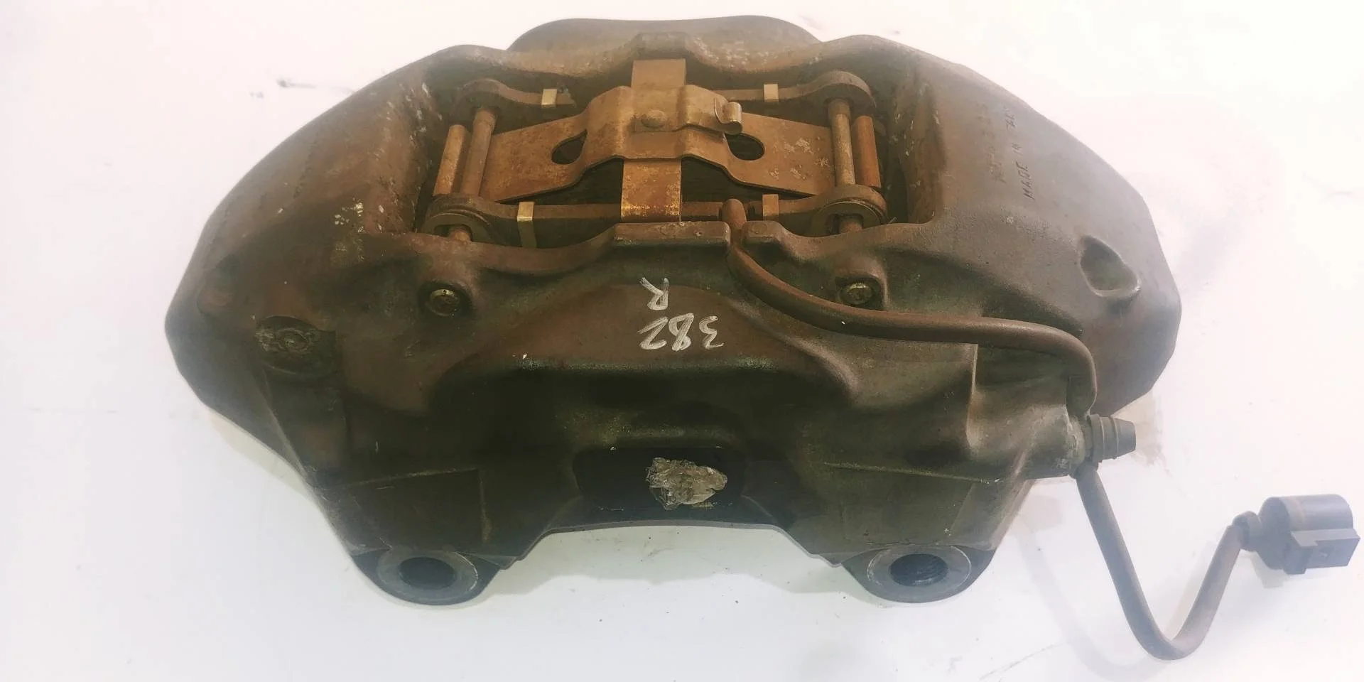 суппорт тормозной передний правый Volkswagen Touareg 2 7P6 2011