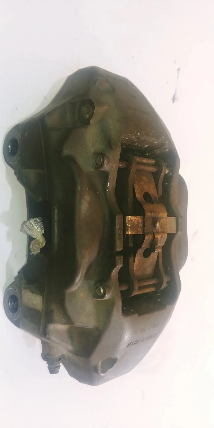 суппорт тормозной передний правый Volkswagen Touareg 2 7P6 2011