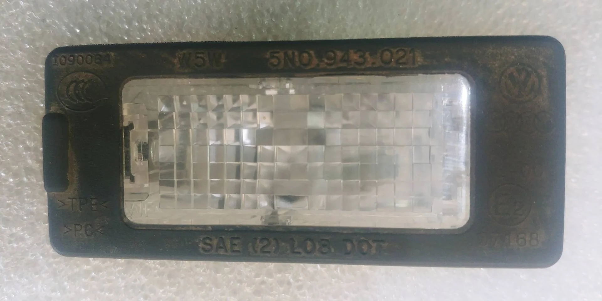 подсветка номера Volkswagen Touareg 2 7P6 2013