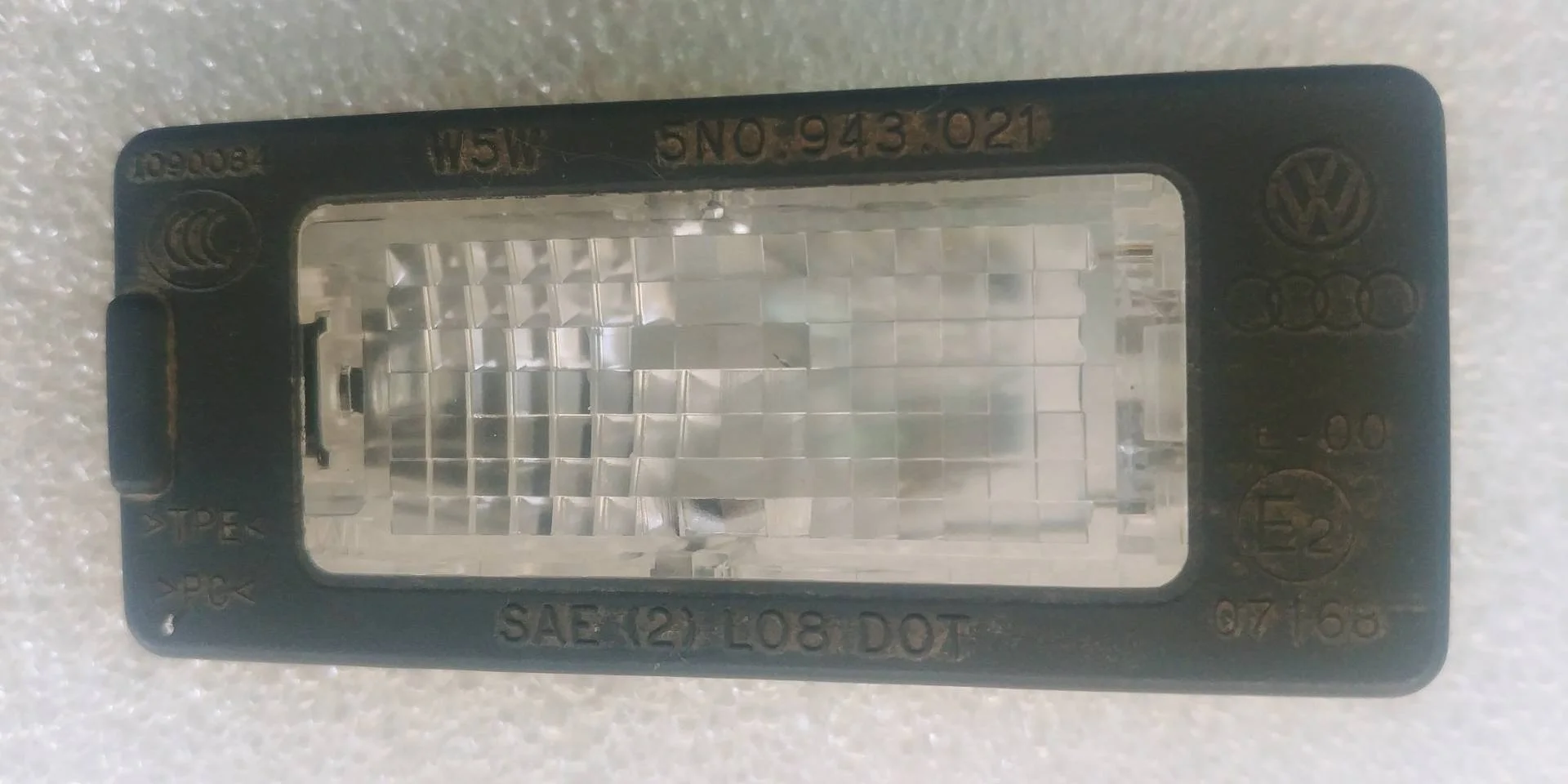 подсветка номера Volkswagen Touareg 2 7P6 2013