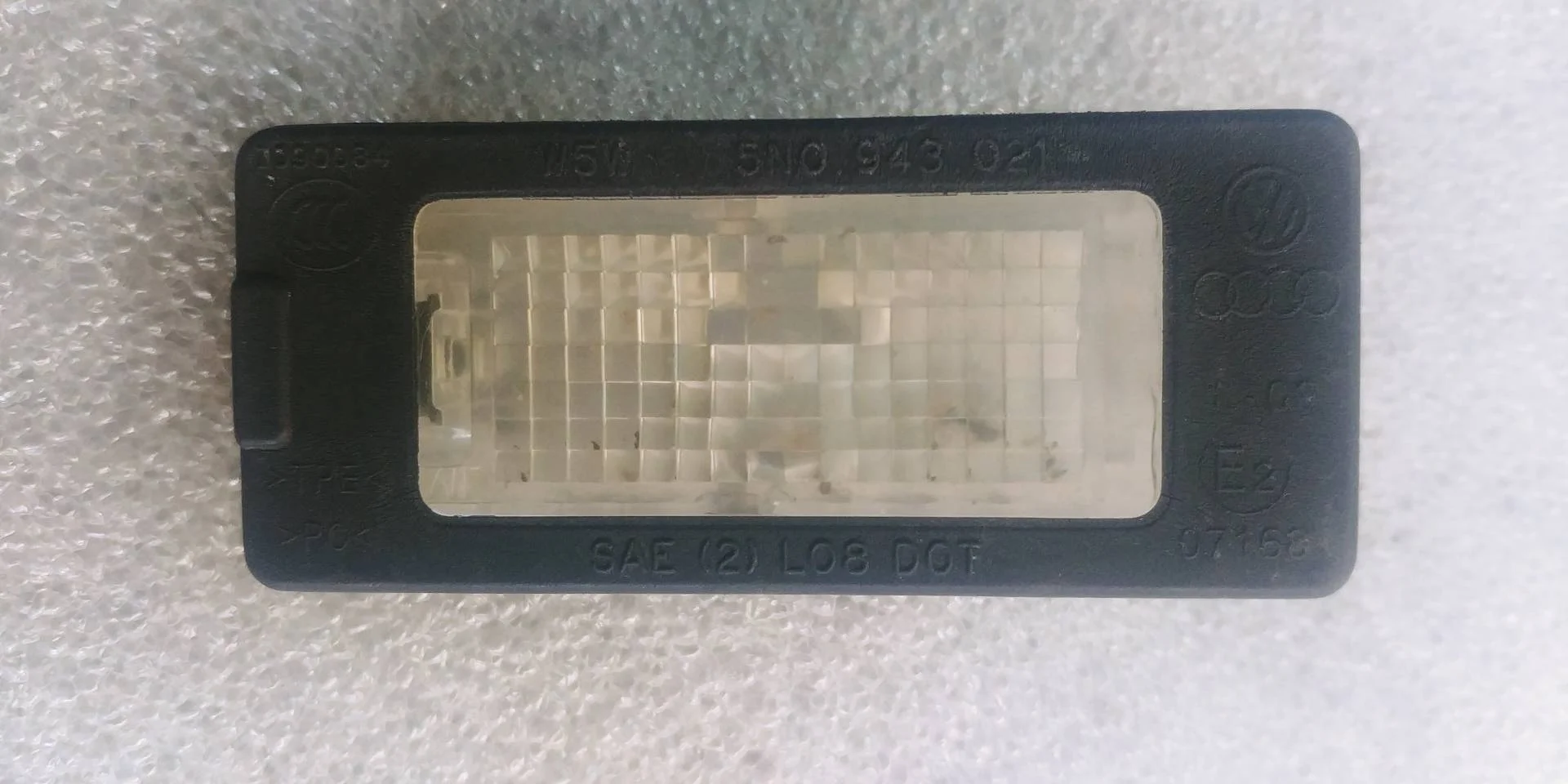 подсветка номера Volkswagen Touareg 2 7P6 2012