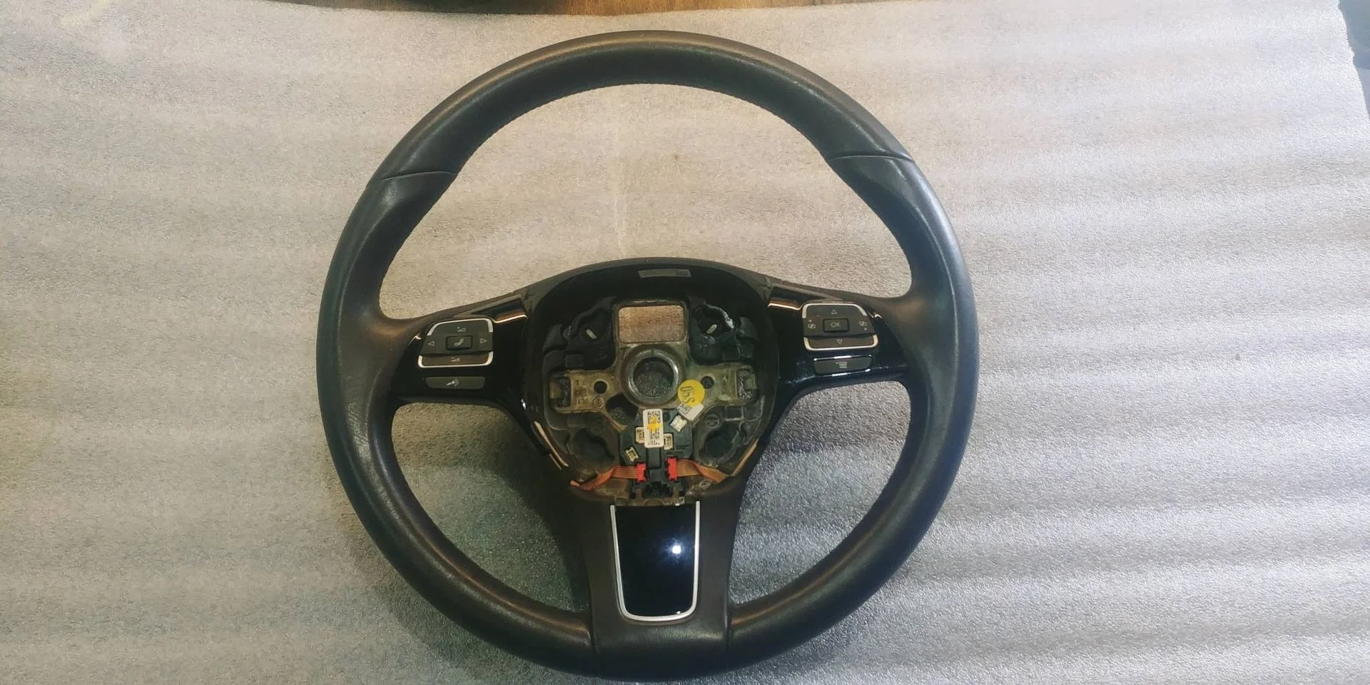 руль Volkswagen Touareg 2 7P6 2013