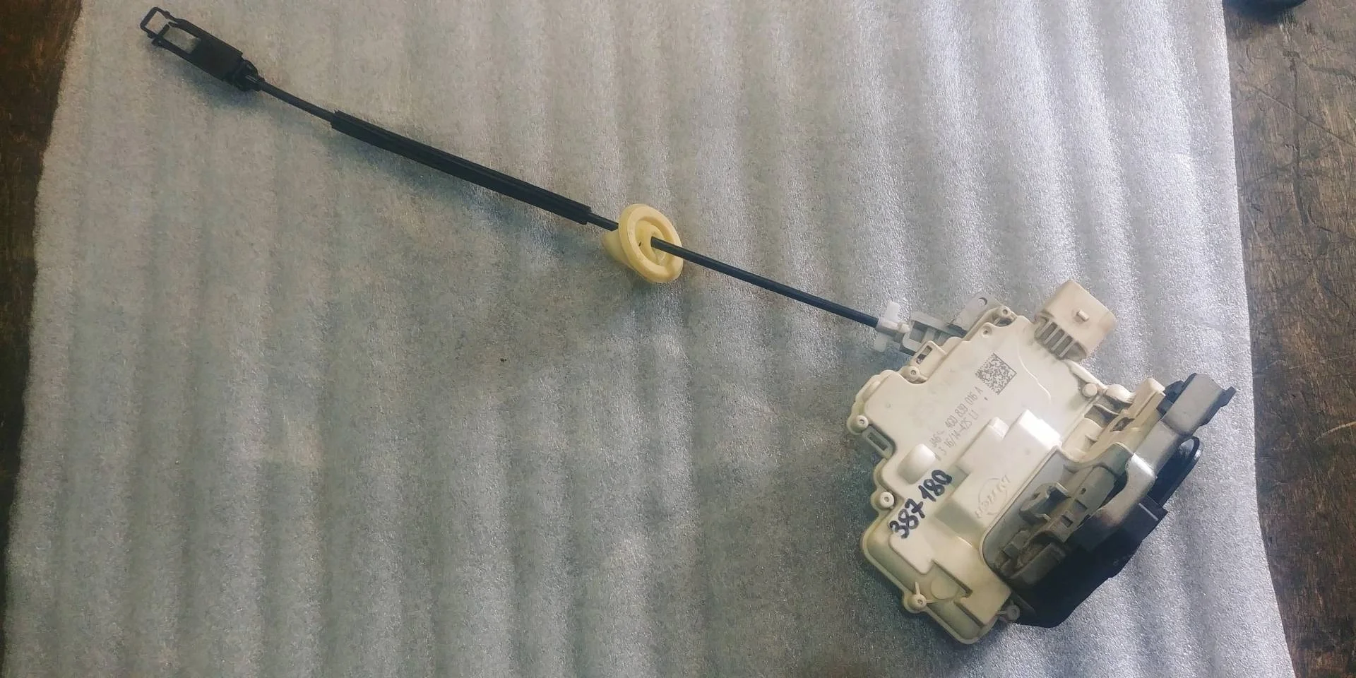 замок двери задней правой Volkswagen Touareg 2 7P6