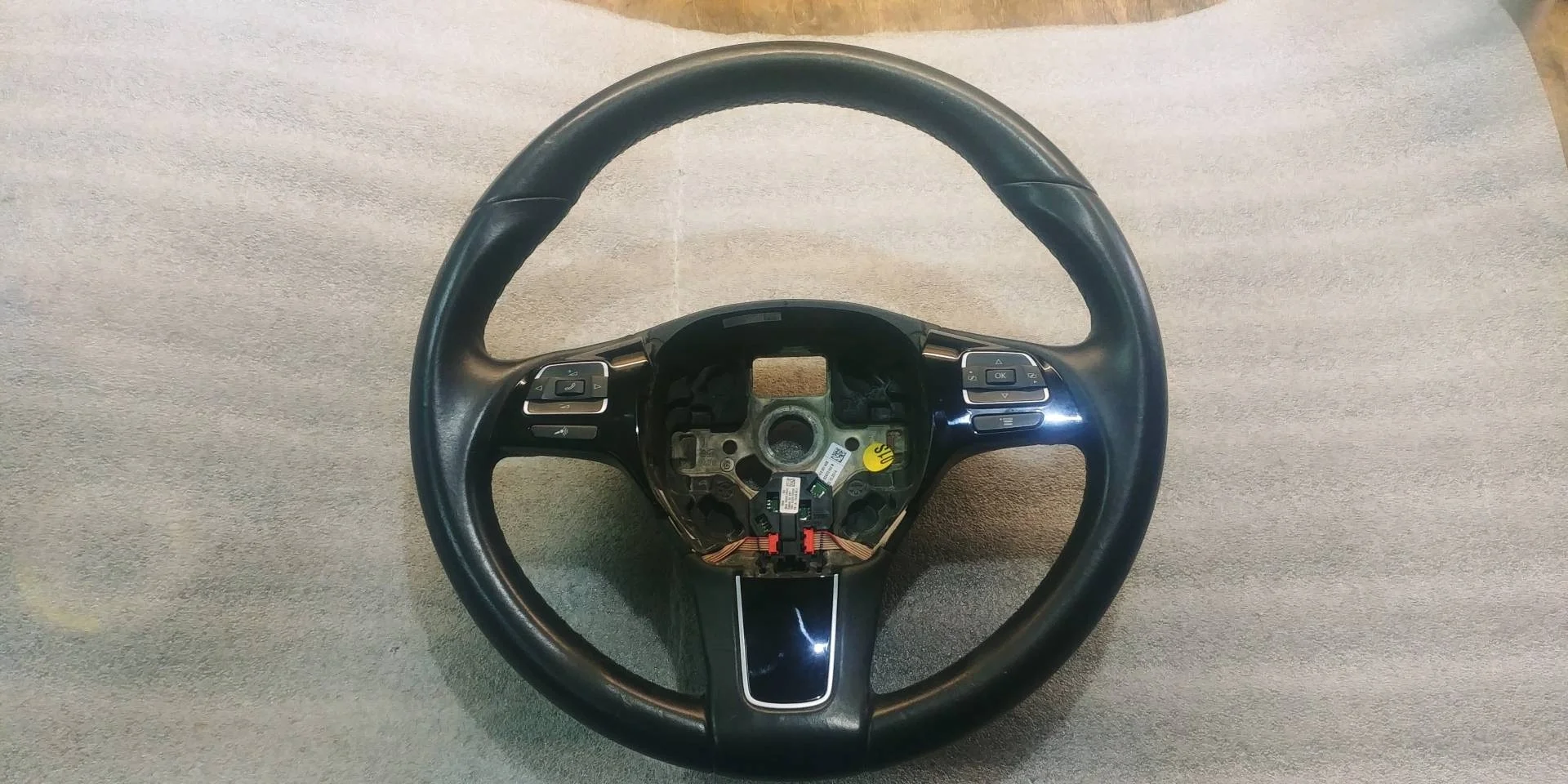 руль Volkswagen Touareg 2 7P6 2015