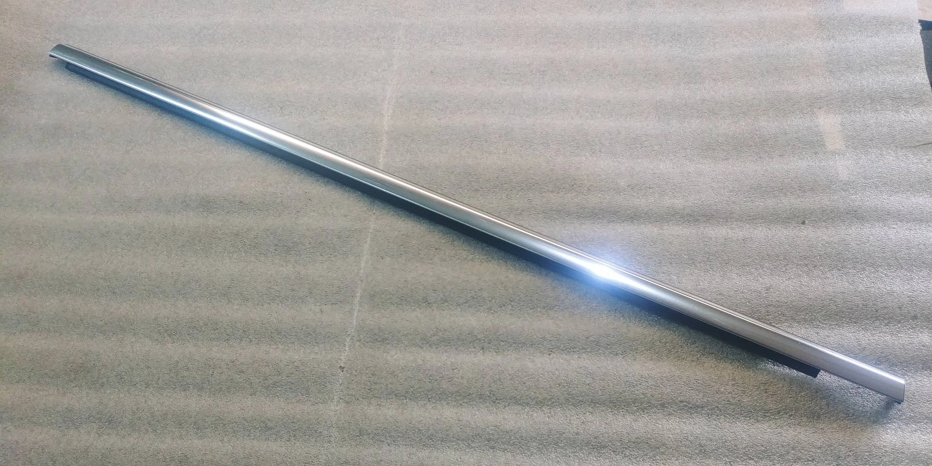 молдинг двери задней правой Volkswagen Touareg 2 7P6 2013