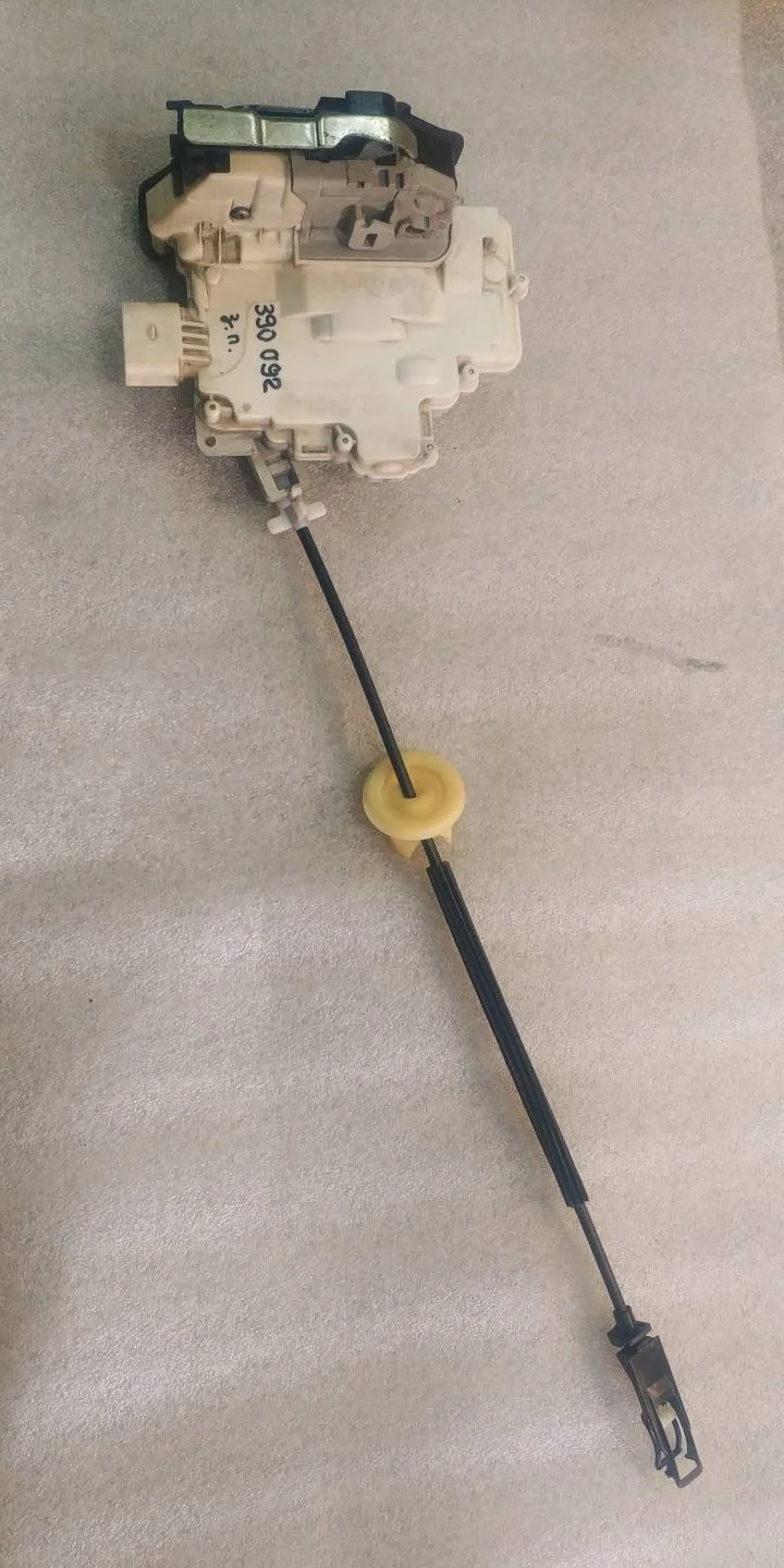 замок двери задней правой Volkswagen Touareg 2 7P6 2013