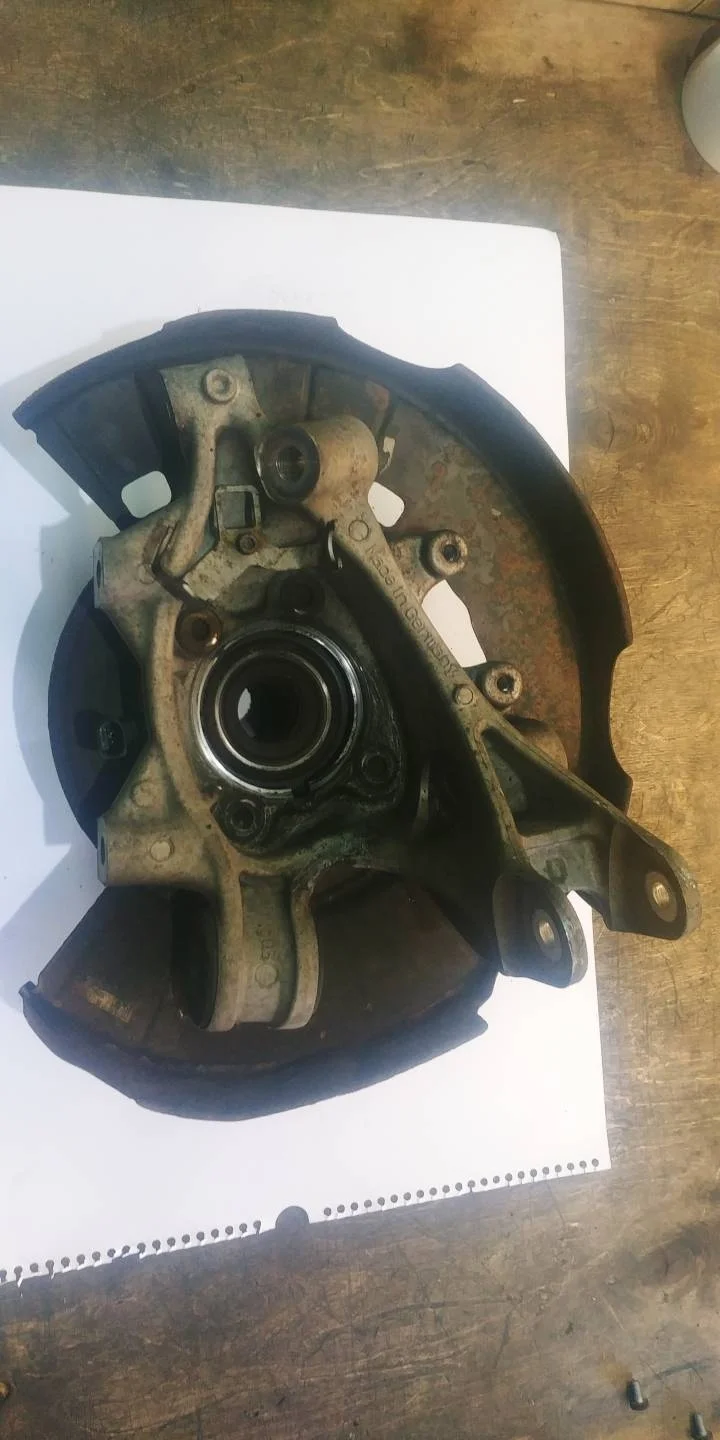 кулак задний правый Volkswagen Touareg 2 7P6 2011