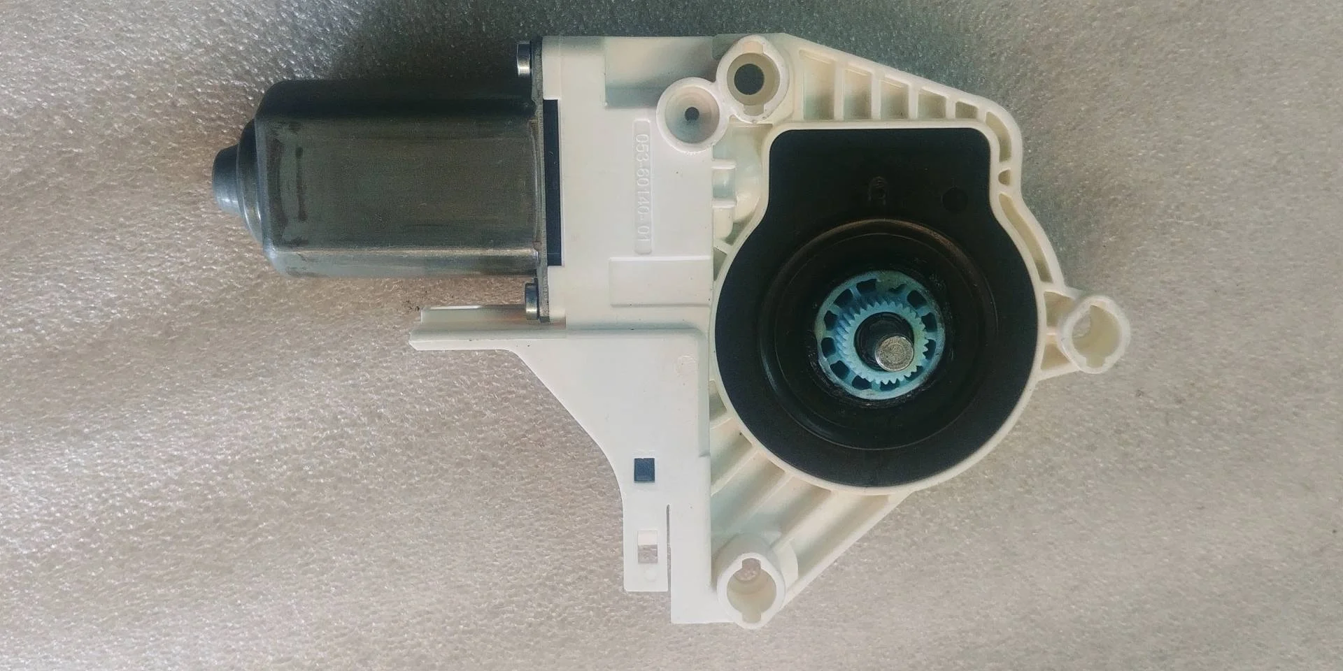 Моторчик стеклоподъемника двери Volkswagen Touareg 2 7P6