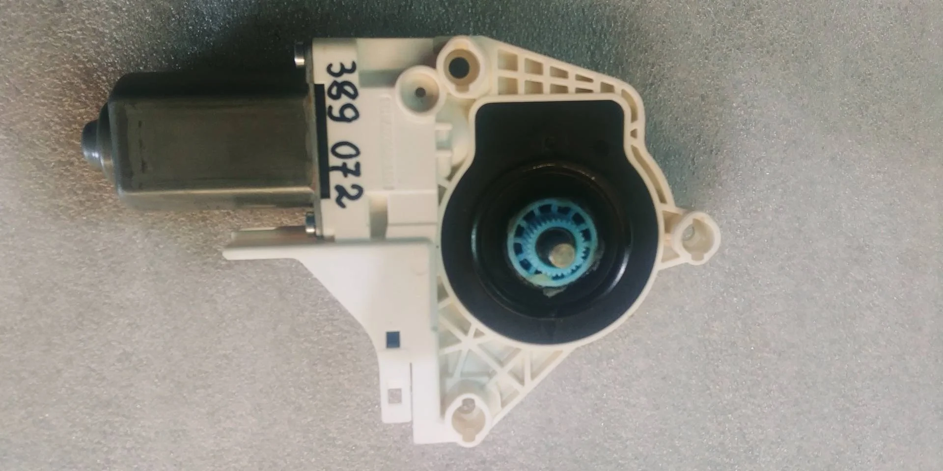 Моторчик стеклоподъемника двери Volkswagen Touareg 2 7P6 2012