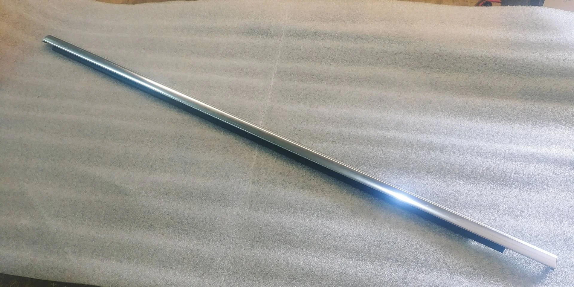 молдинг двери задней правой Volkswagen Touareg 2 7P6 2013