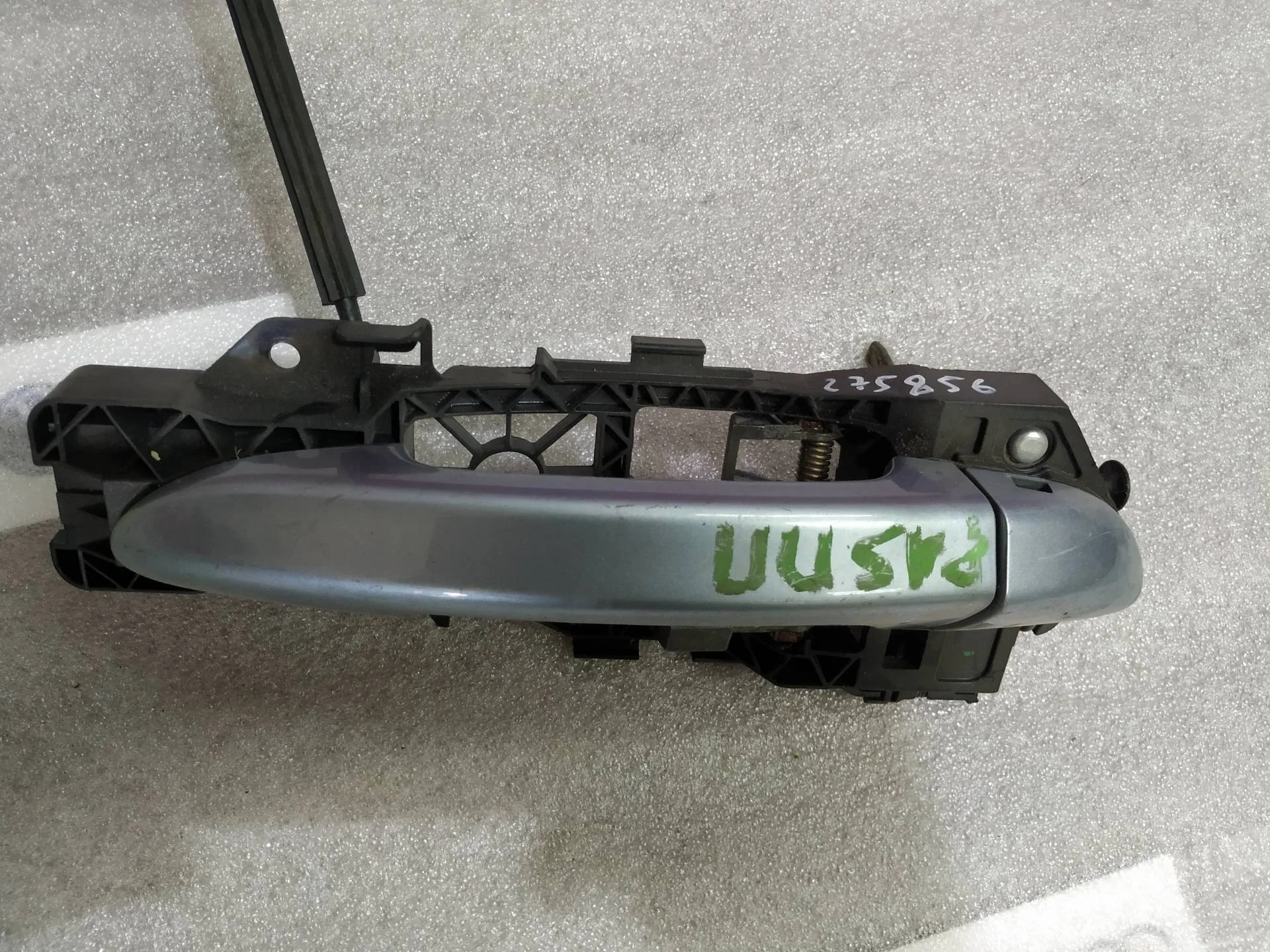 ручка наружная двери передней правой Volkswagen Passat B6