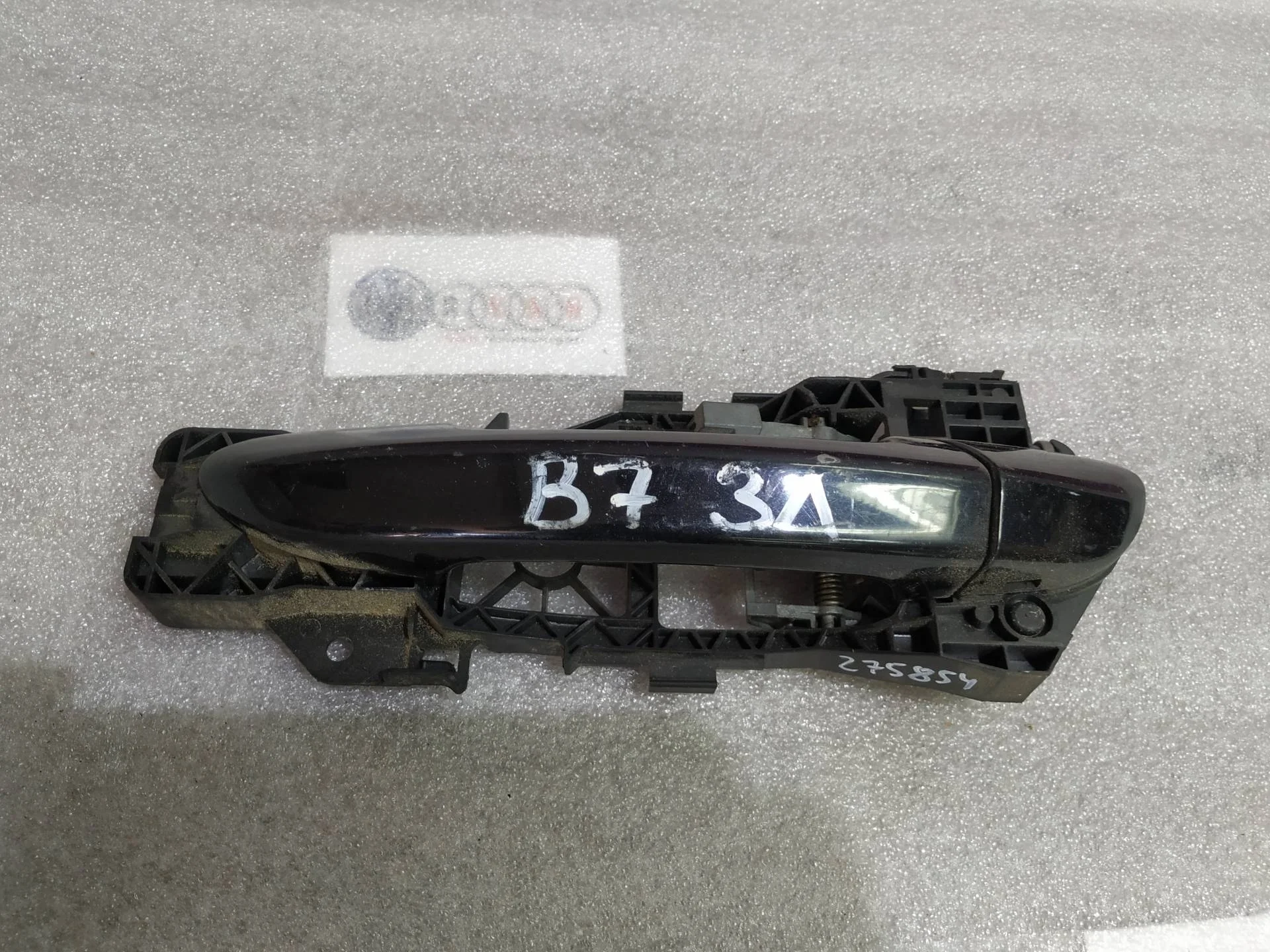 ручка наружная двери задней левой Volkswagen Passat B6