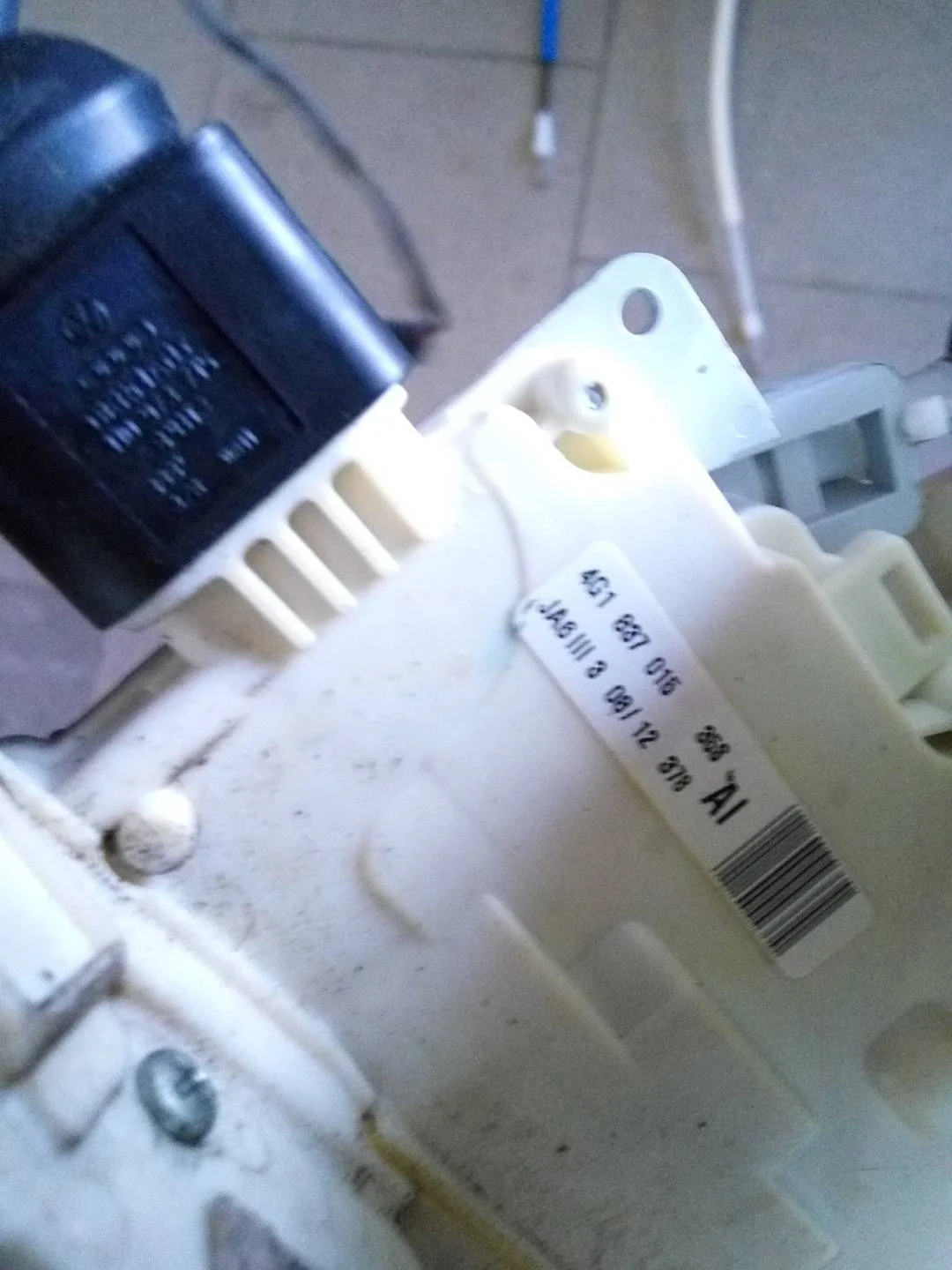 замок двери передней левой Audi A6 4G/C7