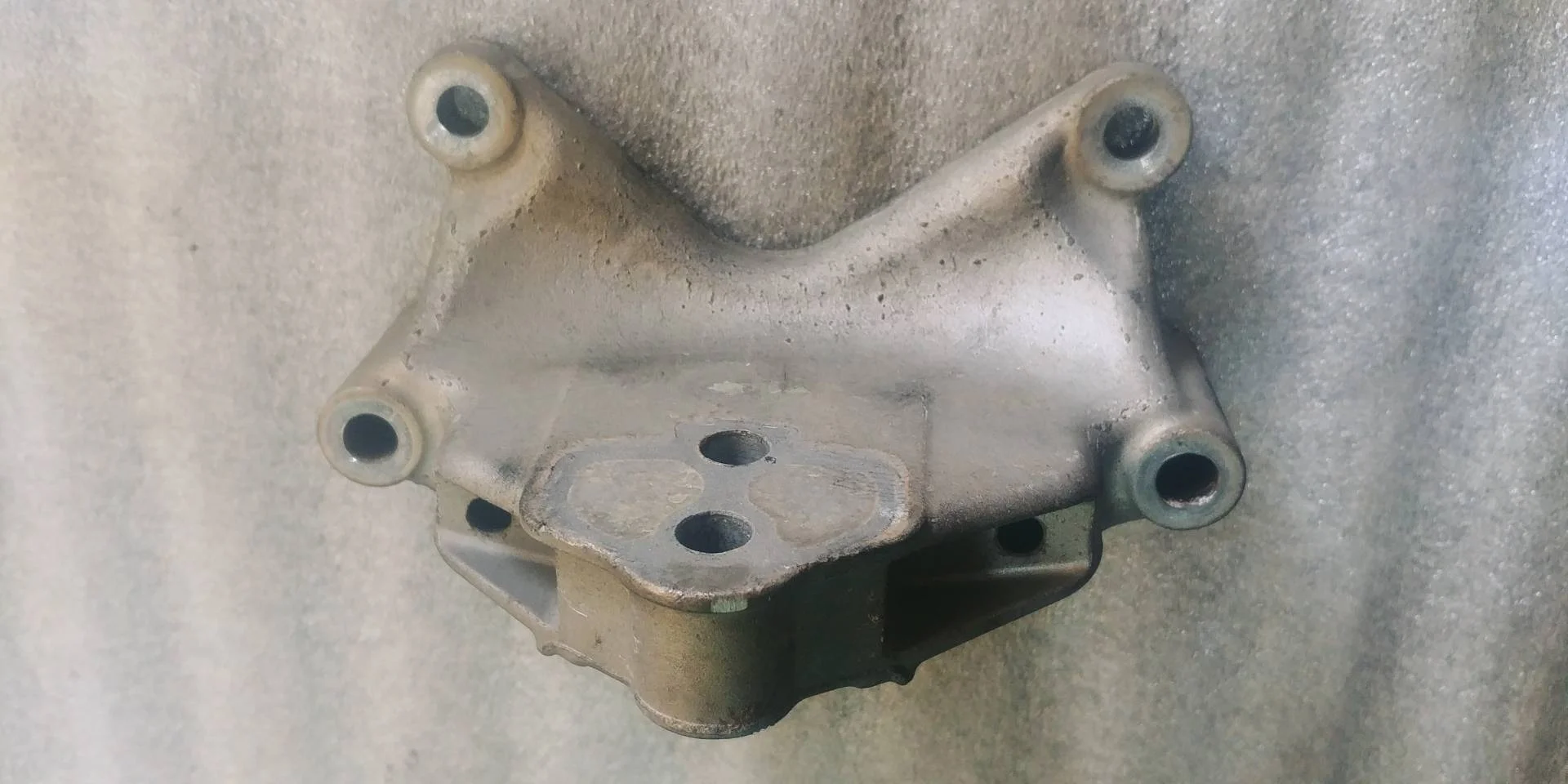 Лапа крепления раздатки Volkswagen Touareg 2