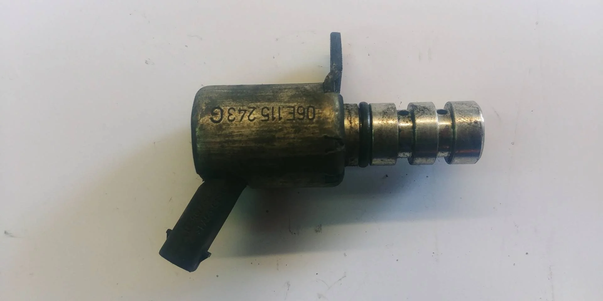 Клапан регулировки давления масла Volkswagen Touareg 2