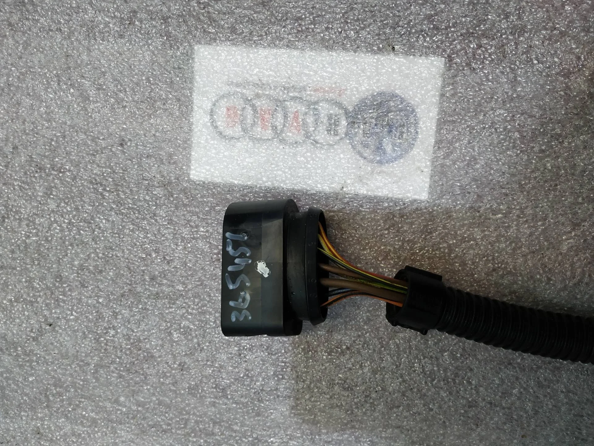 Разъем фары Volkswagen Touareg 2