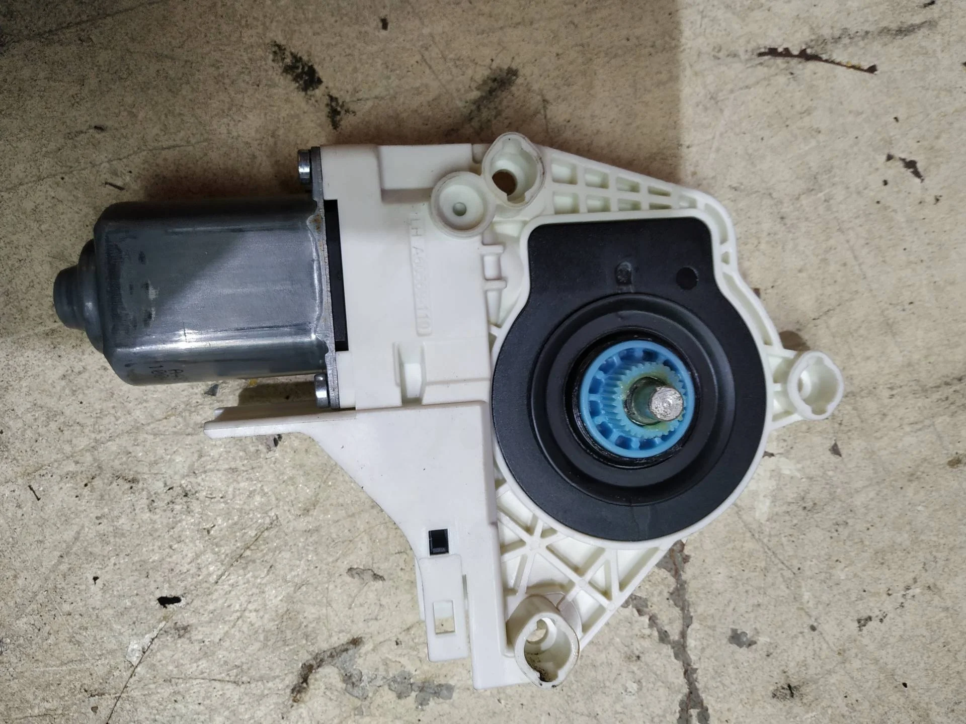 Моторчик стеклоподъемника двери Volkswagen Touareg 2