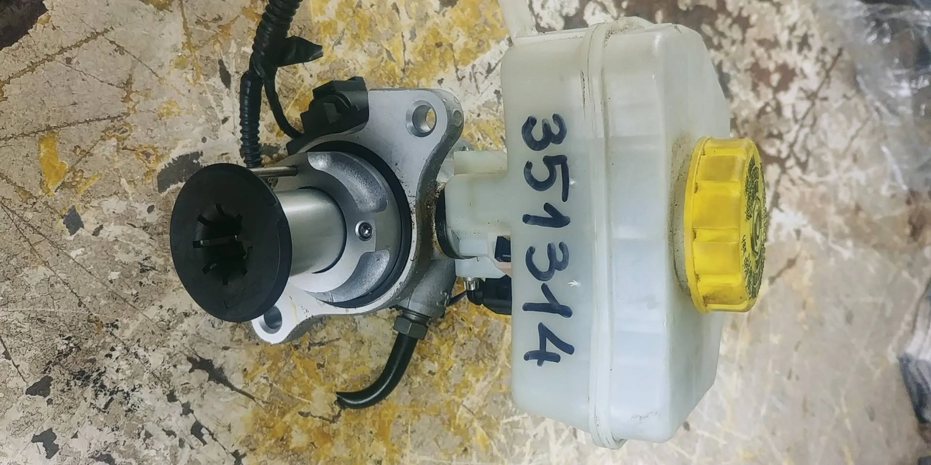 Главный тормознй цилиндр Volkswagen Touareg 2