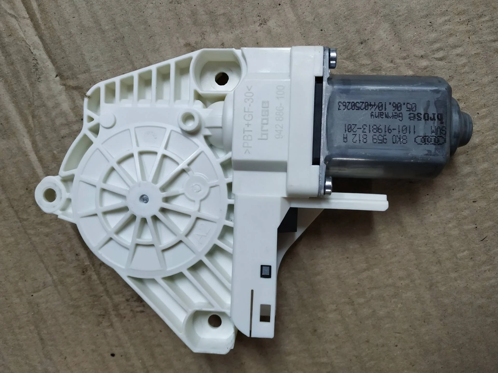 Моторчик стеклоподъемника двери Volkswagen Touareg 2