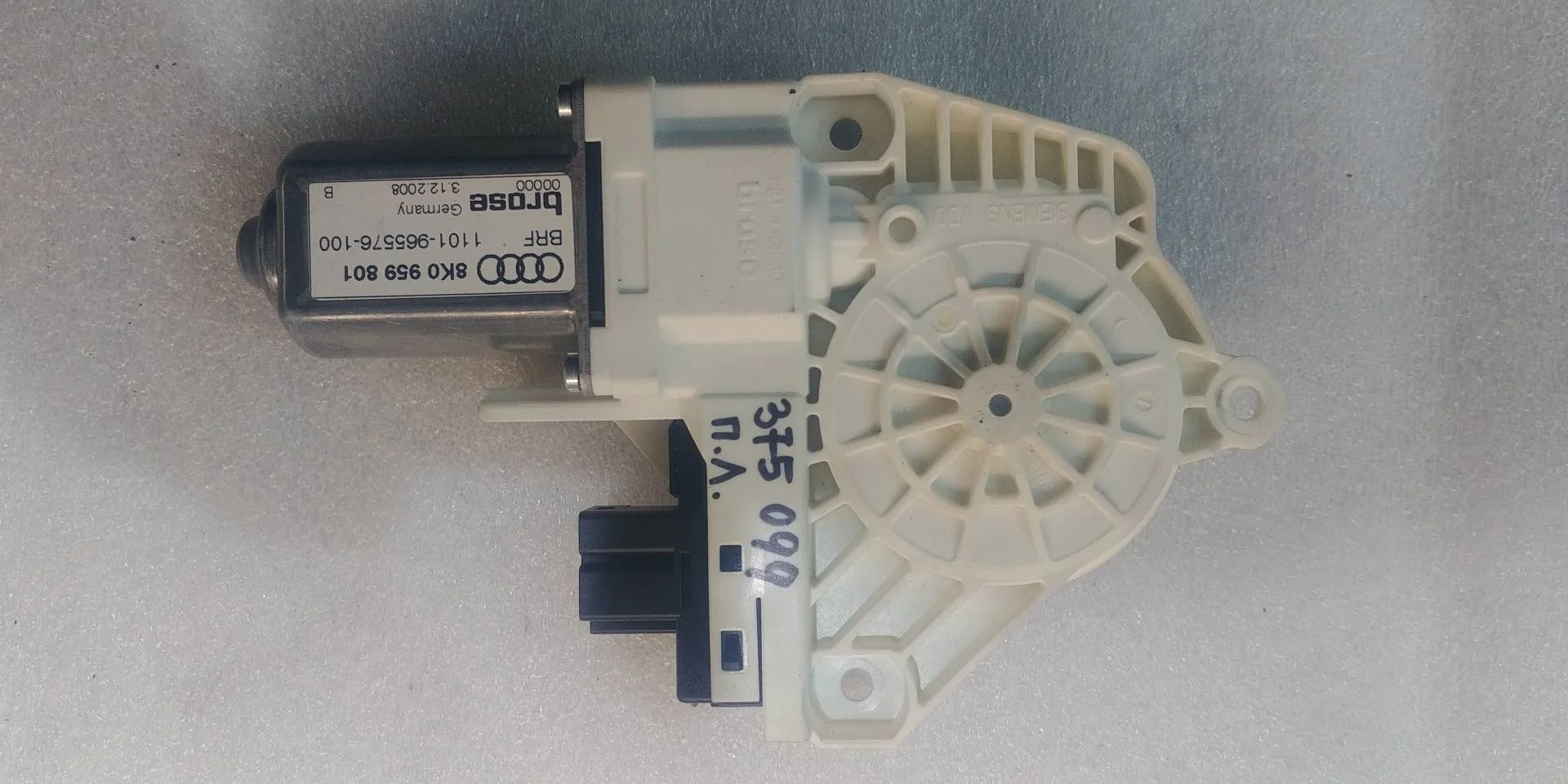 Моторчик стеклоподъемника двери Audi Q5